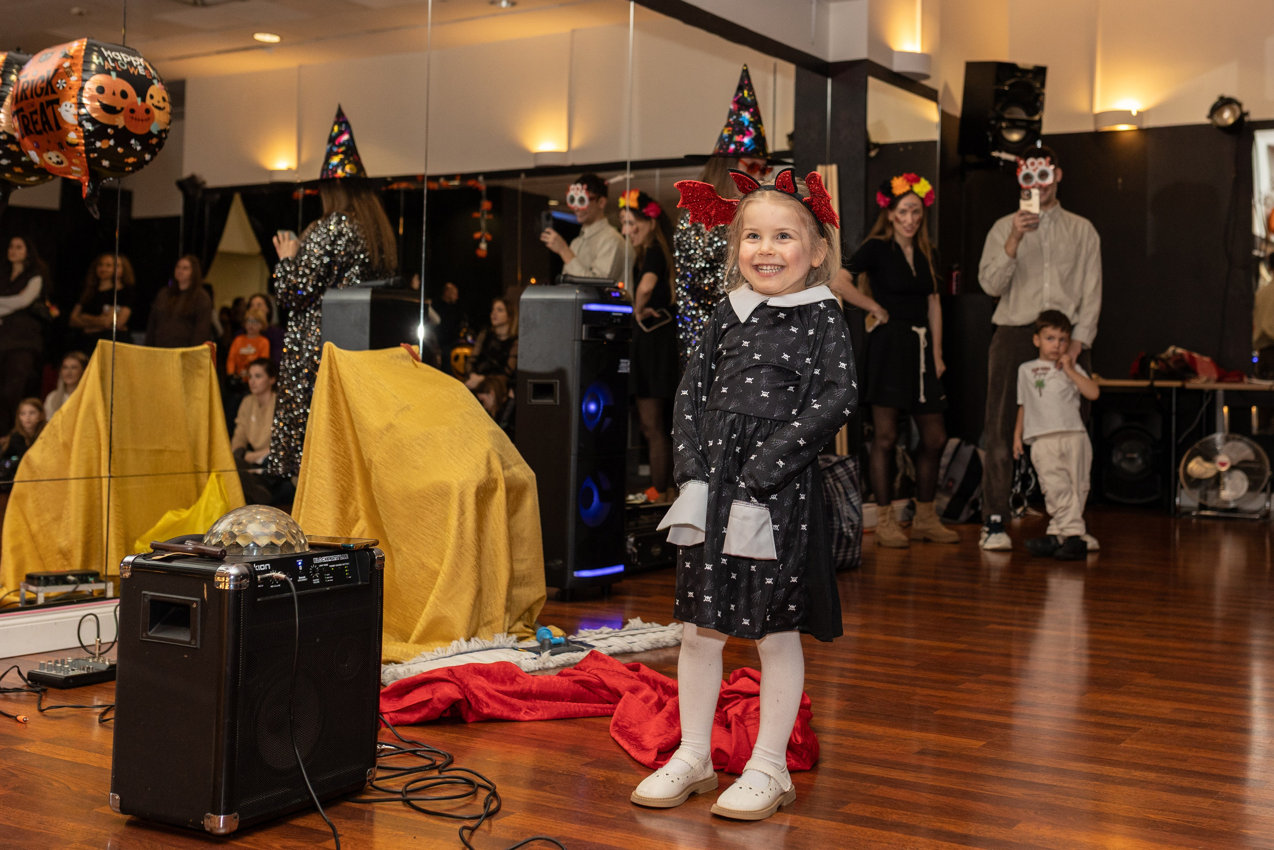 Leo dance studio Helloween 2025. Семейный и детский фотограф в Варшаве Мила Бобровская