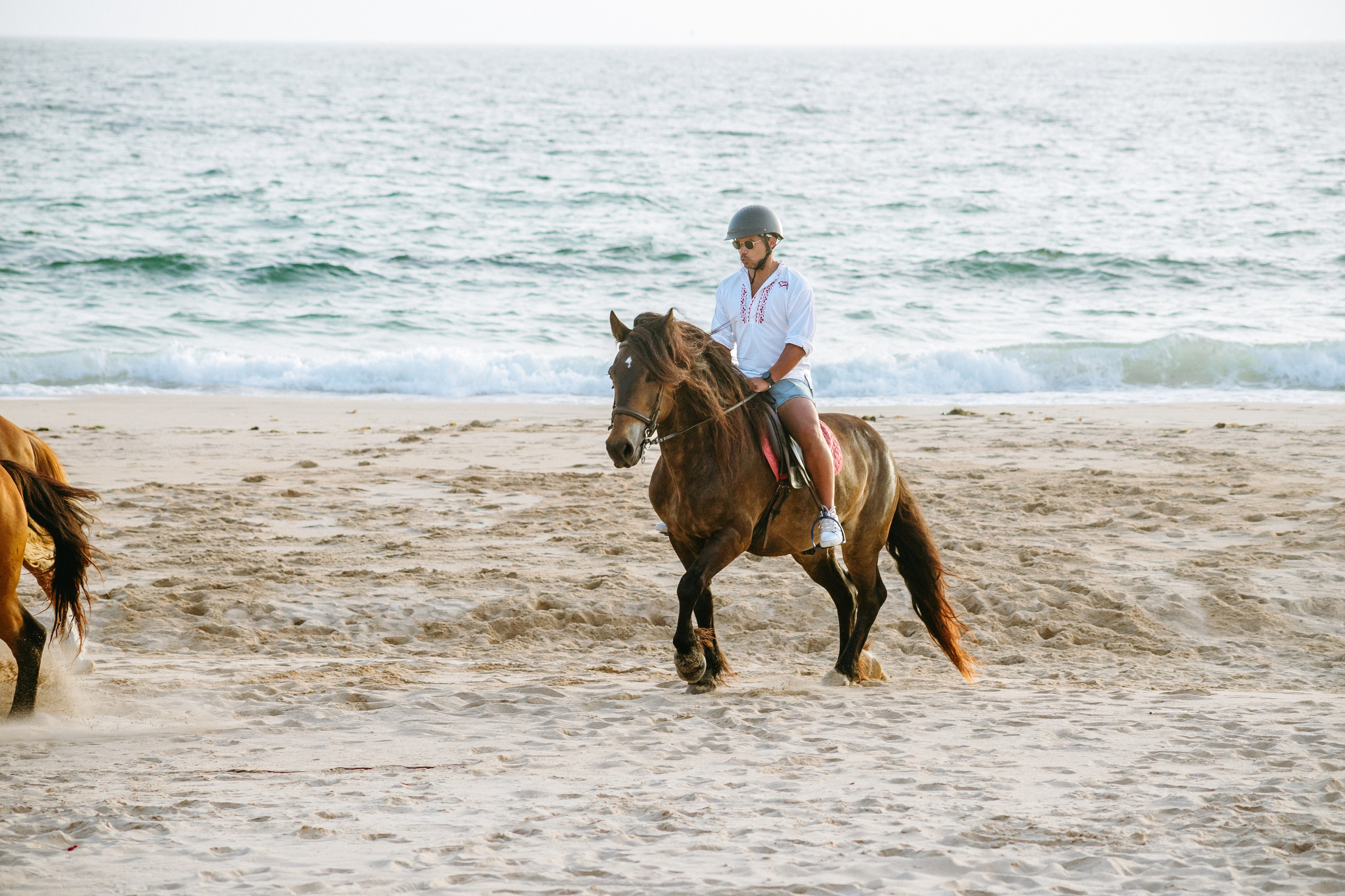 Marlene & Tiago com filhos. Passeios a Cavalo na Praia Peniche | Eco Salgados Agroturismo