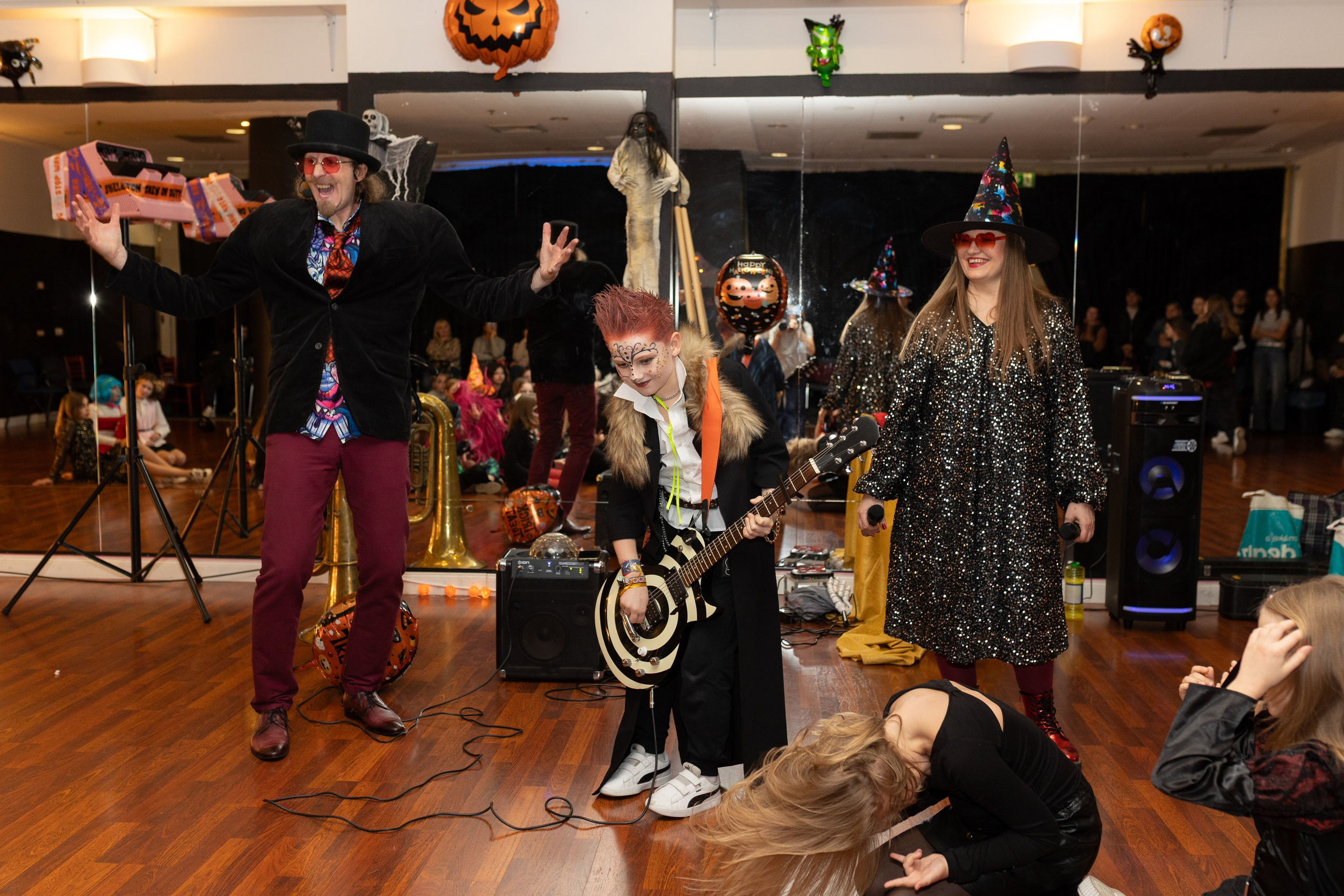 Leo dance studio Helloween 2025. Семейный и детский фотограф в Варшаве Мила Бобровская