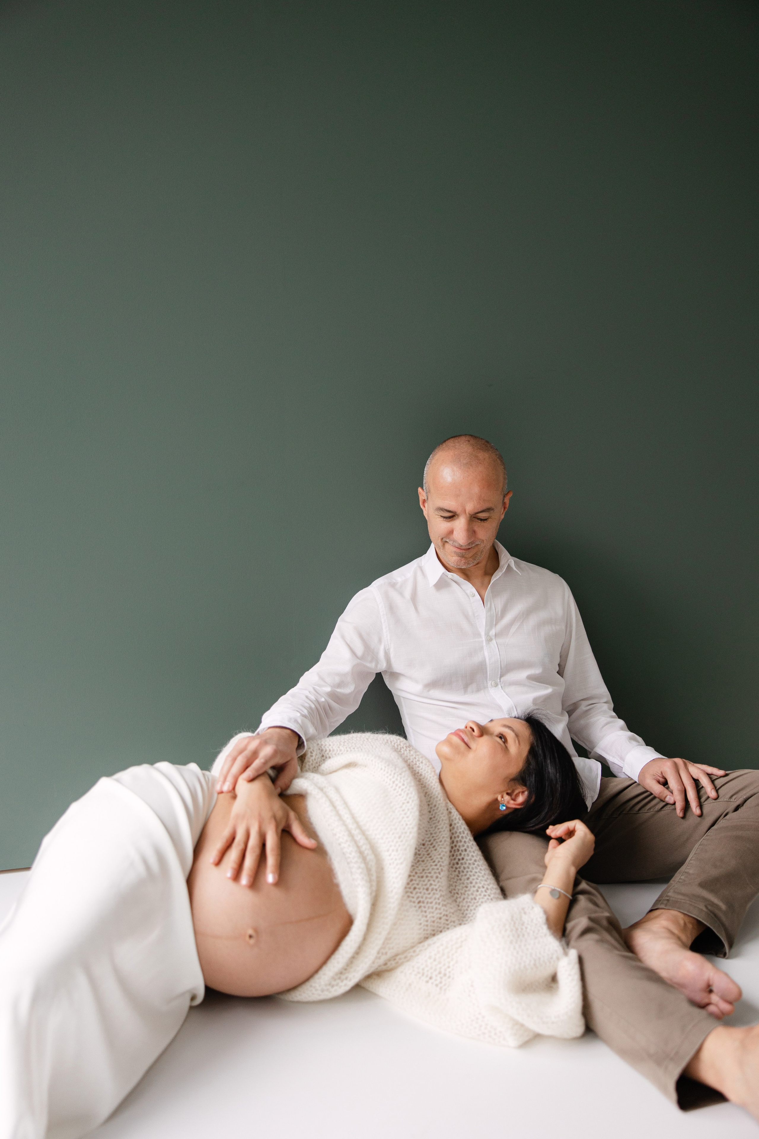 Zeitlose und moderne Schwangerschaftsfotografie in Zürich & Uster — natürlich, unkompliziert und ohne Kitsch. Wedding and Family Photographer Switzerland and Italy. Valeria Diaz