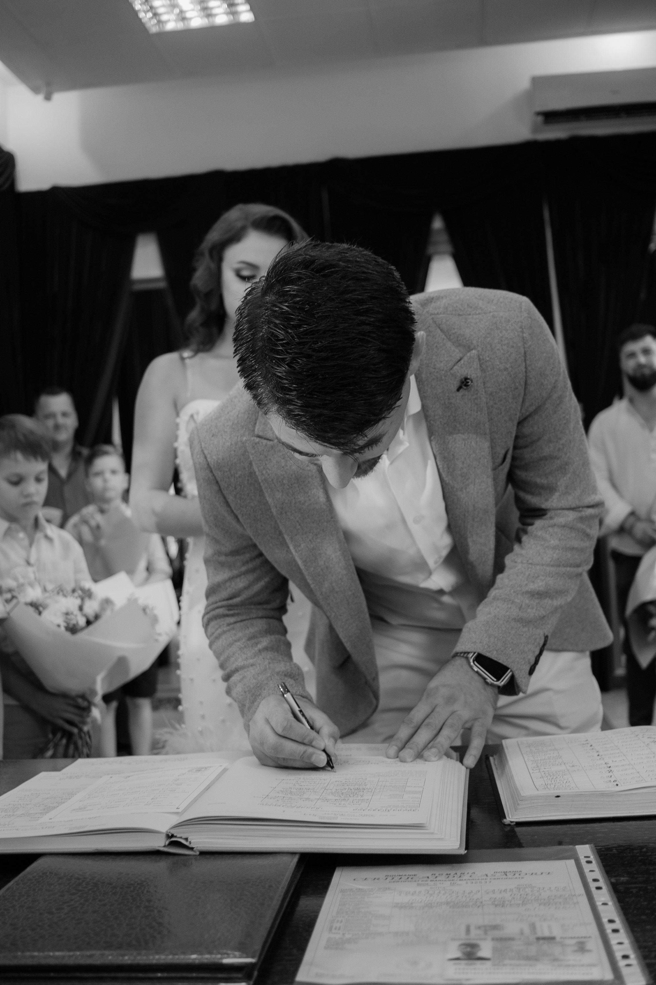 Ana & Mihai. Fotograf si videograf — evenimente si studio