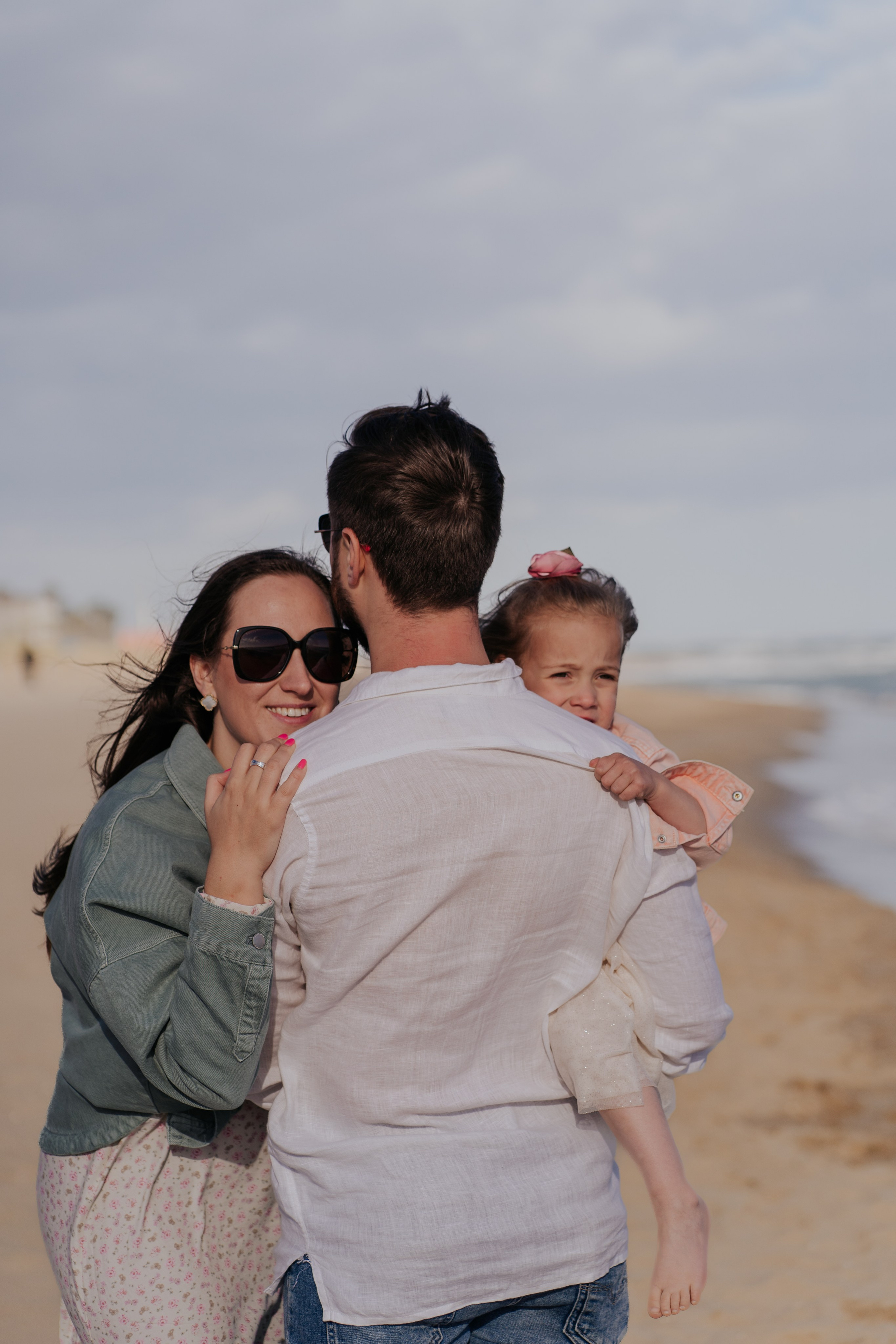 Family Barcelona on the sea. DiaFoto — Wow Photographer in Barcelona | Premium Barcelona Photoshoot Experience