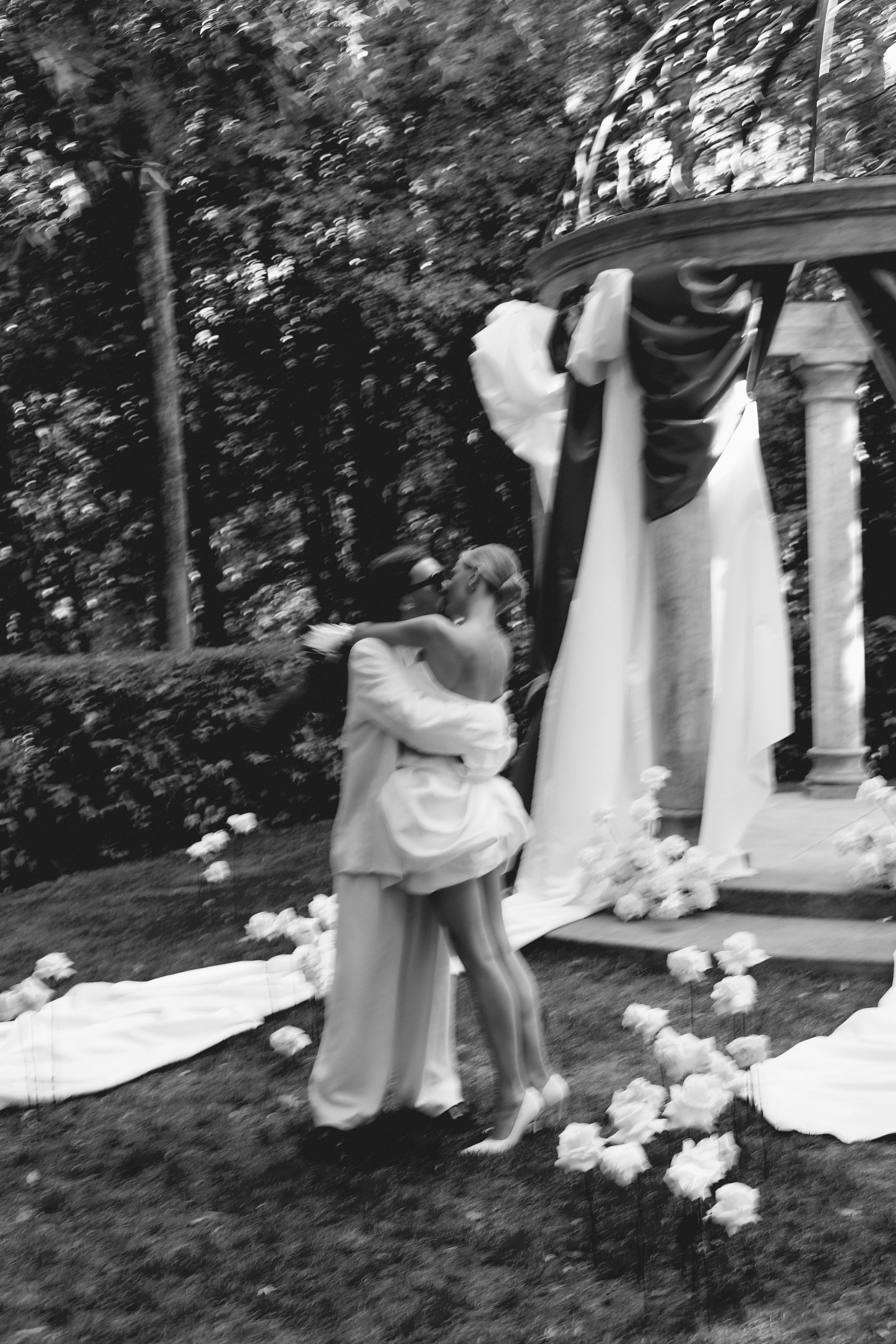 Elopement at a Tuscan villa