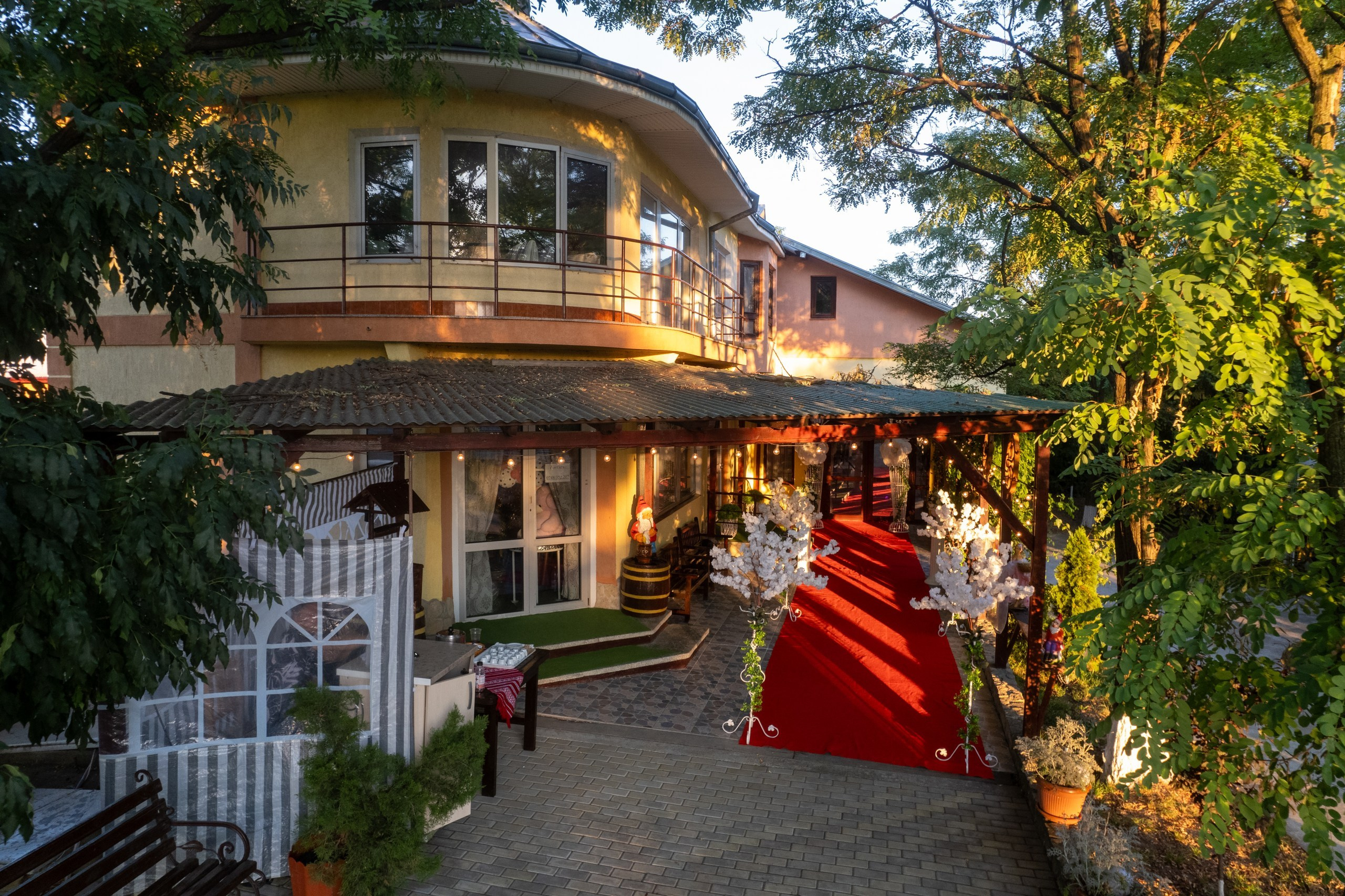 servicii foto. servicii foto Botoșani. servicii foto video Botoșani. fotograf nunta. fotograf evenimente. fotograf nunta Botoșani. Alin chirila. Alin chirila fotograf. Alinofotostudio.- Mire și mireasă – Sergiu & Liliana – ziua nunții, 2024  - Emoții în ziua nunții – Sergiu și Liliana  - Dansul mirilor – fotografie artistică nuntă 2024  - Sedinta foto romantică în natură – Sergiu & Liliana  - Rochia de mireasă și detalii de nuntă elegante