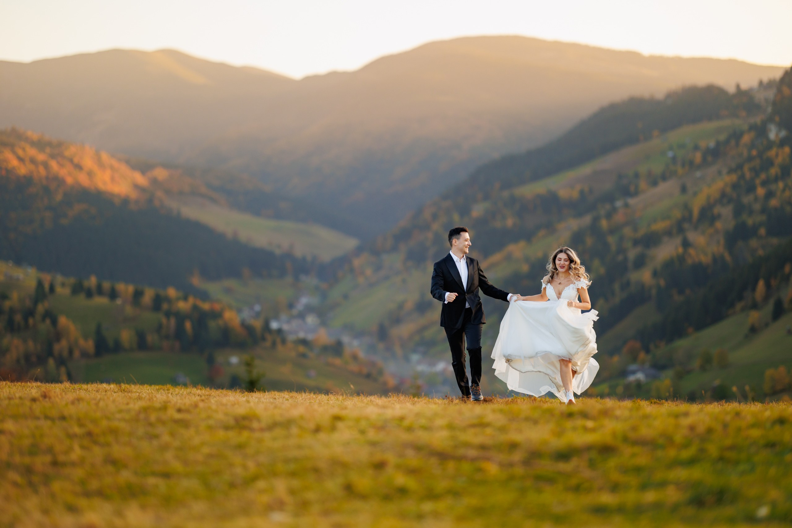 Sedinta foto Trash the dress/After wedding la munte. Fotograf nunta Bucuresti - Manu Ivanciu