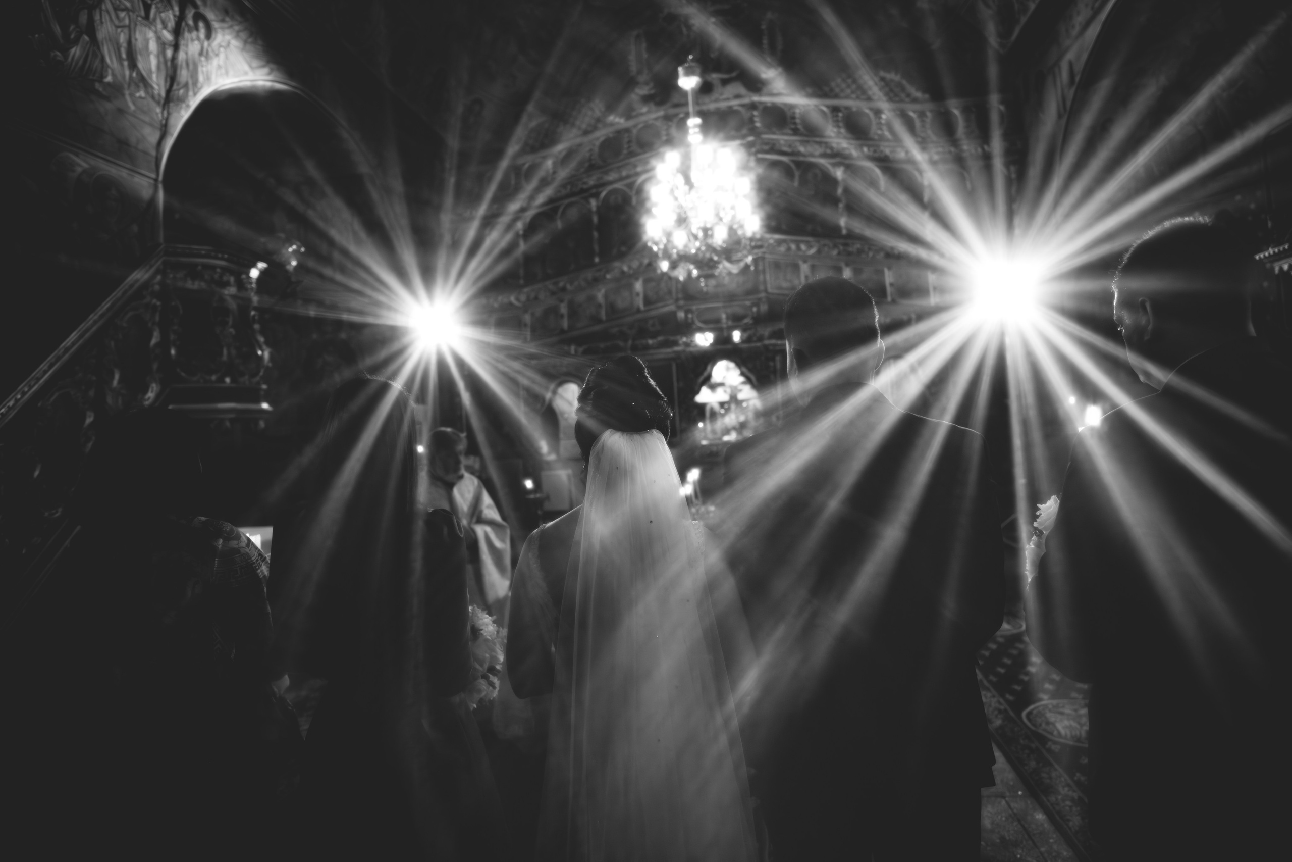 Fotograf profesionist de nuntă. Cu o abordare creativă și tehnici unice, spunem povestea voastră prin imagini pline de iubire și naturalețe. Descoperă arta fotografiei de nuntă . Fotograf Iasi, fotograf de nunta Suceava. Fotografii de nuntă. Pachet fotografii de nuntă. Fotograf Iasi, fotograf Suceava, fotograf Botosani, fotograf Romania. Servicii foto nuntă. Servicii foto-video.