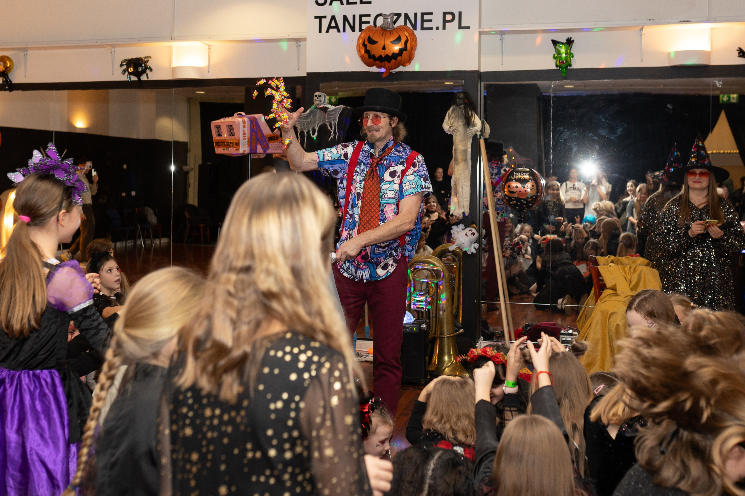 Leo dance studio Helloween 2025. Семейный и детский фотограф в Варшаве Мила Бобровская