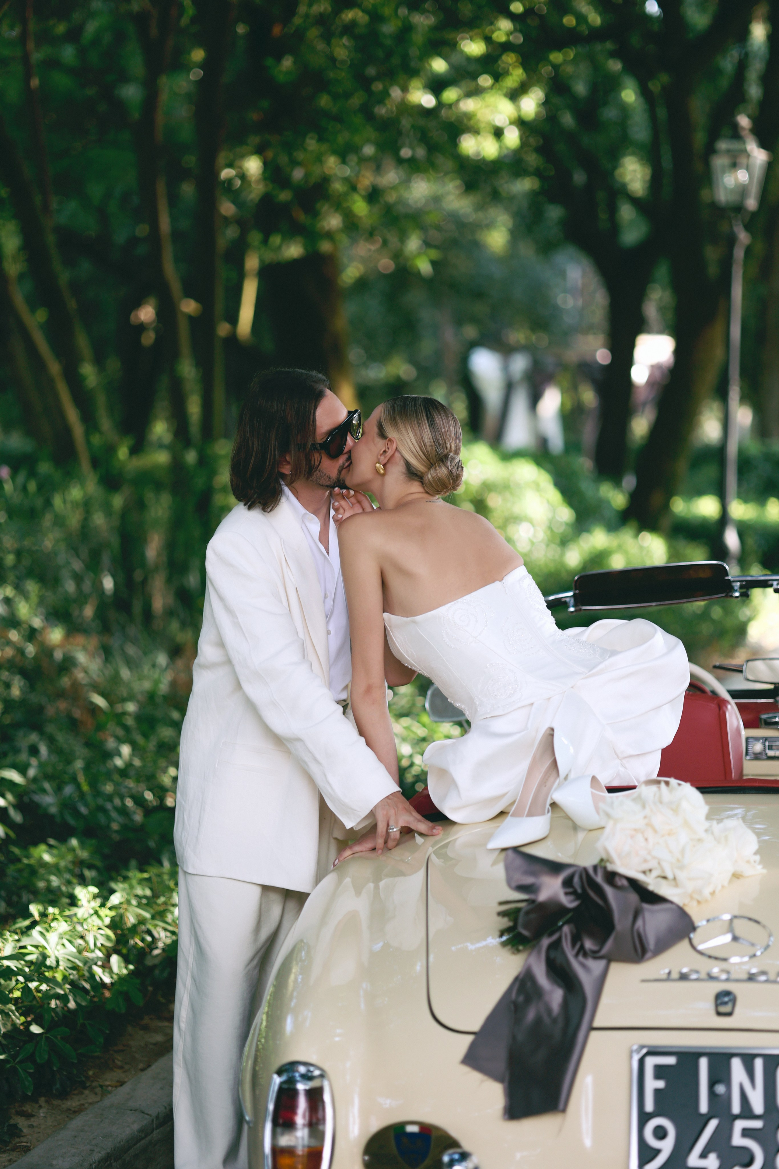 Vintage car wedding Tuscany