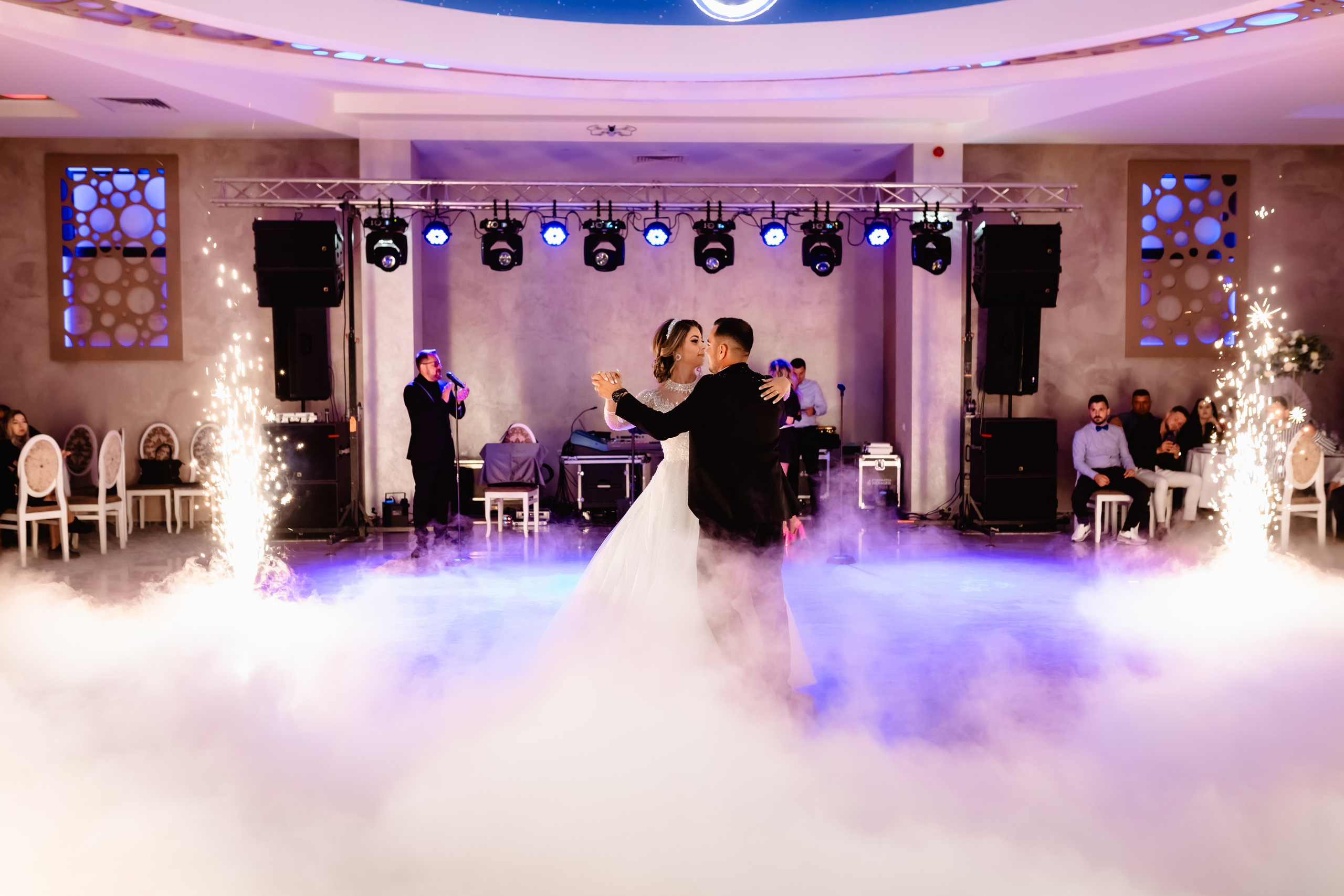 Mireasa in cimitir. Stefan Teodorescu — Fotograf de Nunta