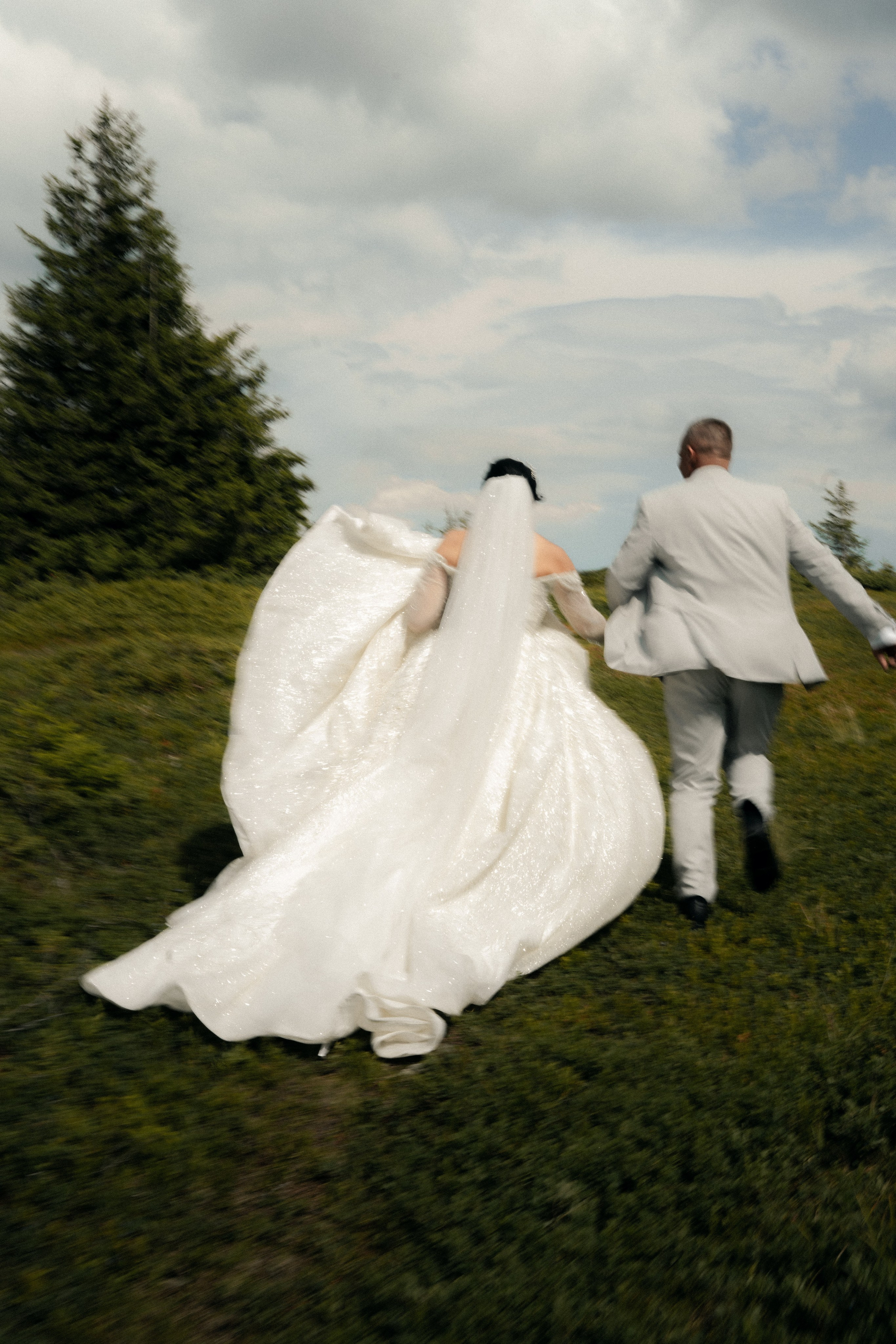 Documentary Weddings. Adrian Aioanei — Fotograf profesionist de nuntă în Iași, Suceava și București. Specializat în evenimente, portrete și fine art