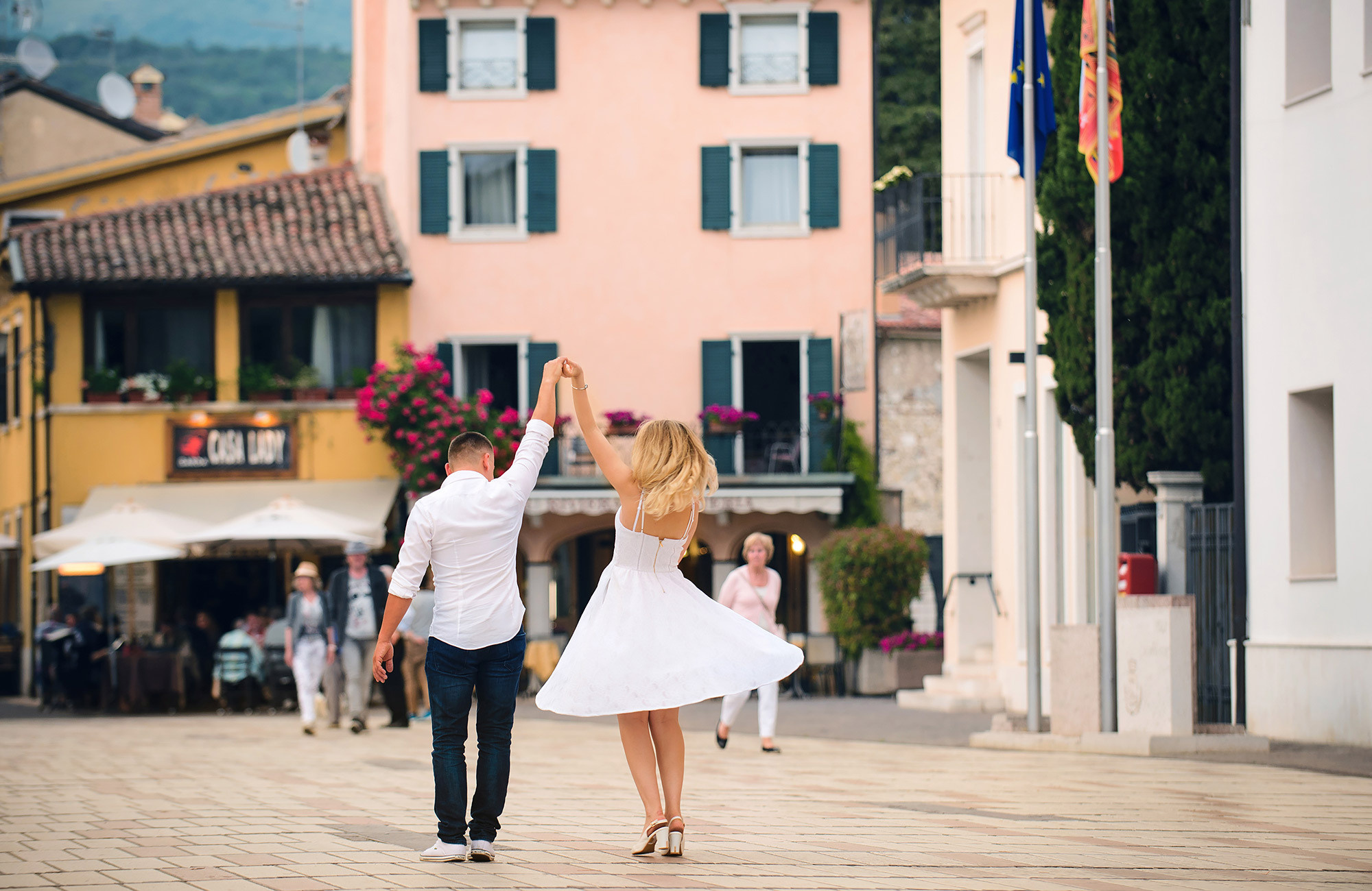 Love story photography Garda Lake