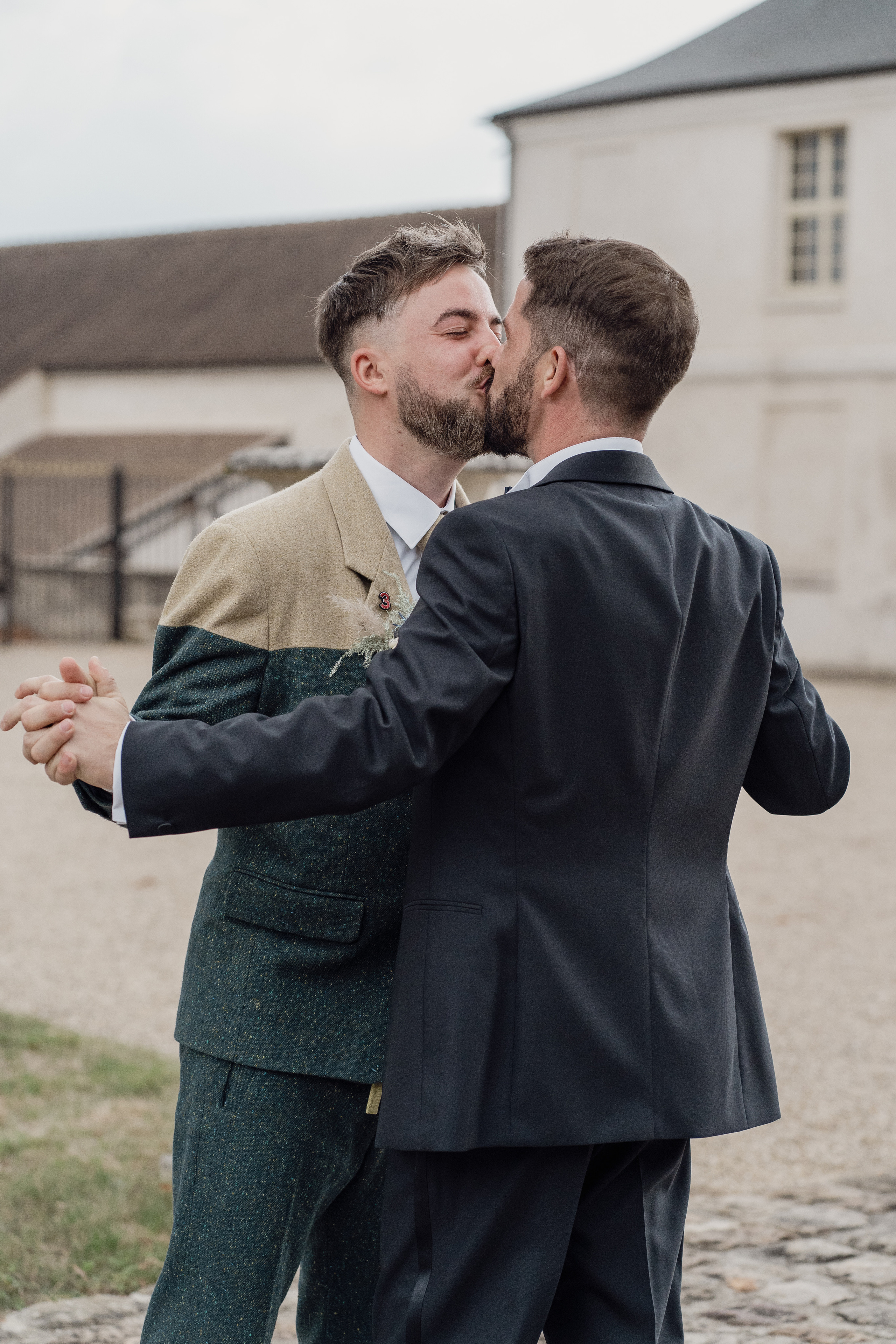 J & S. Weeding photographer / event / portrait