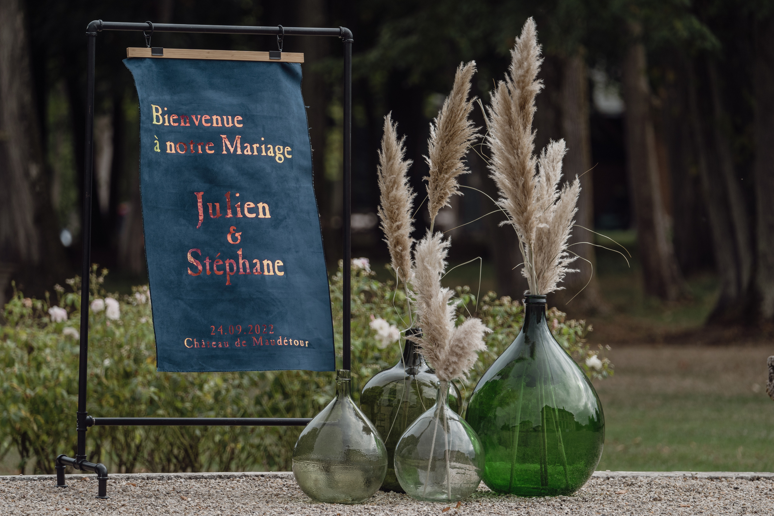 J & S. Weeding photographer / event / portrait