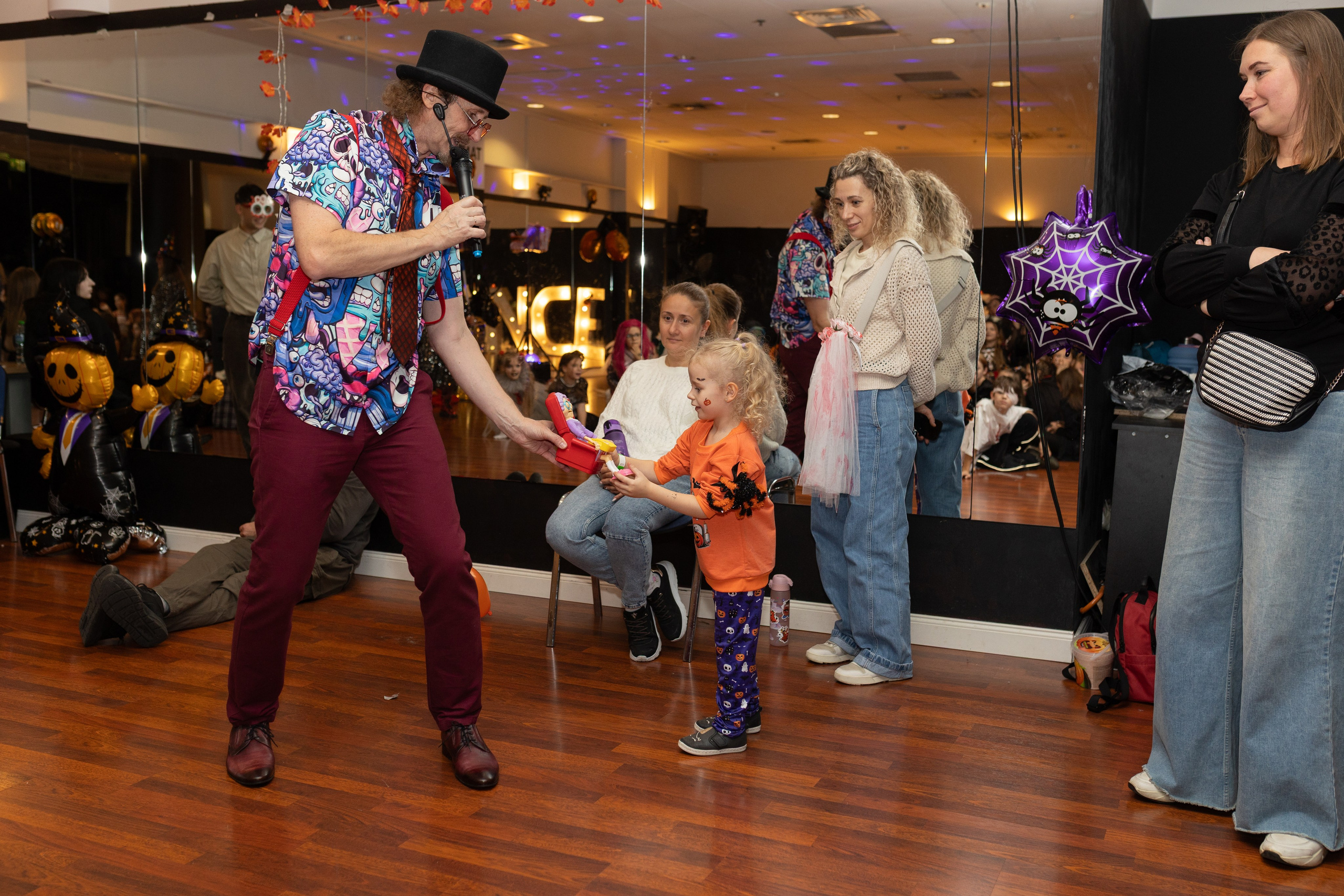 Leo dance studio Helloween 2025. Семейный и детский фотограф в Варшаве Мила Бобровская