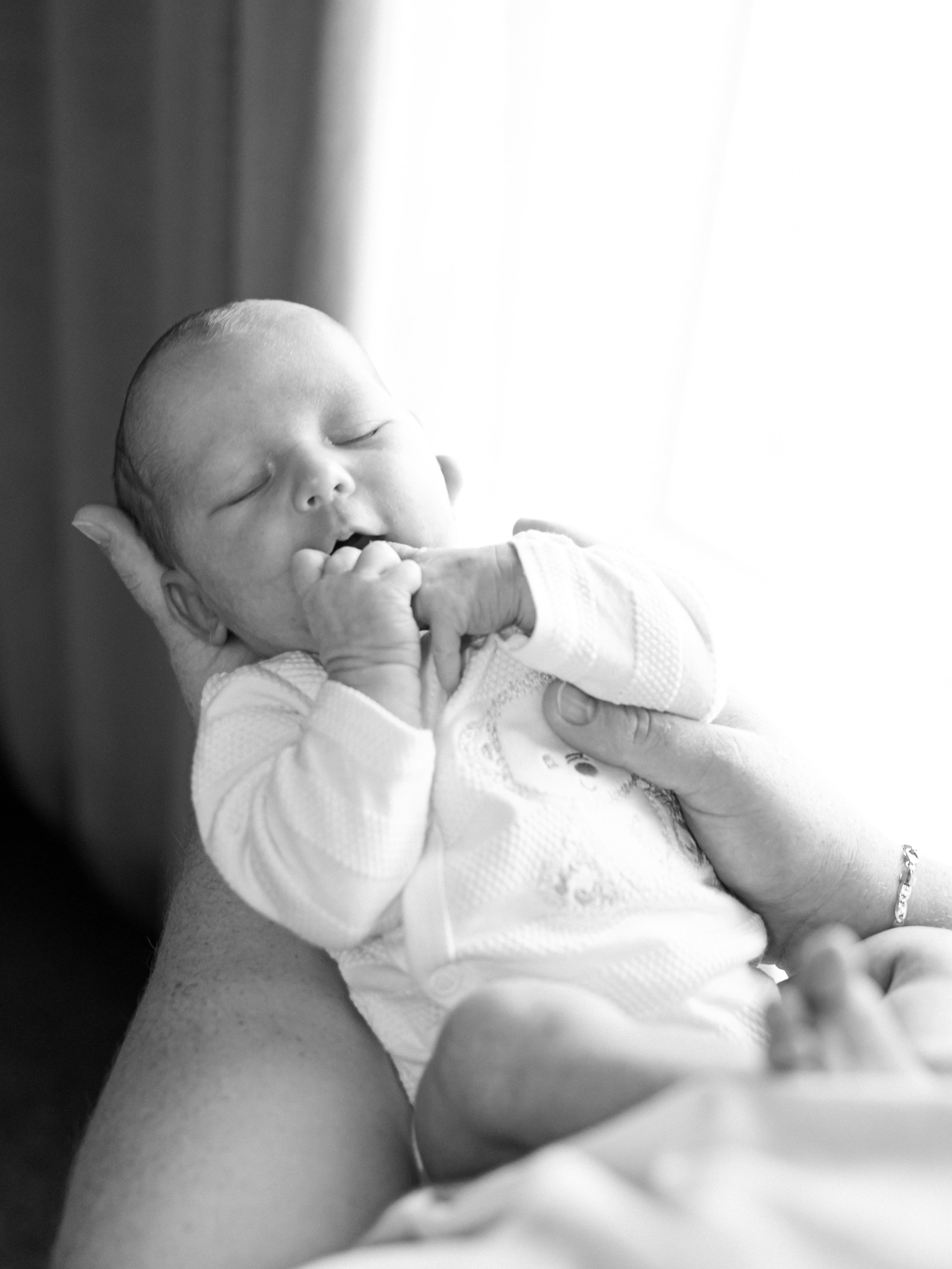 Newborn focení. Lifestyle a rodinná fotografka v Pisku Oxana Telupilova