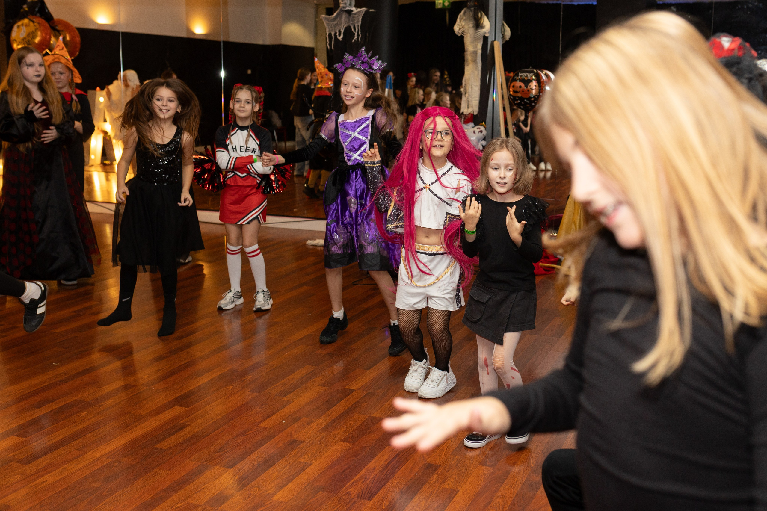 Leo dance studio Helloween 2025. Семейный и детский фотограф в Варшаве Мила Бобровская