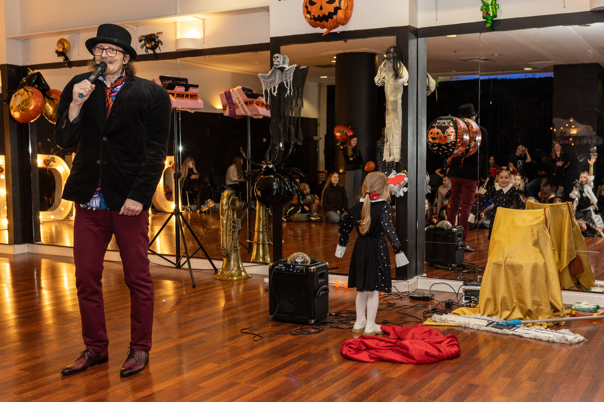 Leo dance studio Helloween 2025. Семейный и детский фотограф в Варшаве Мила Бобровская