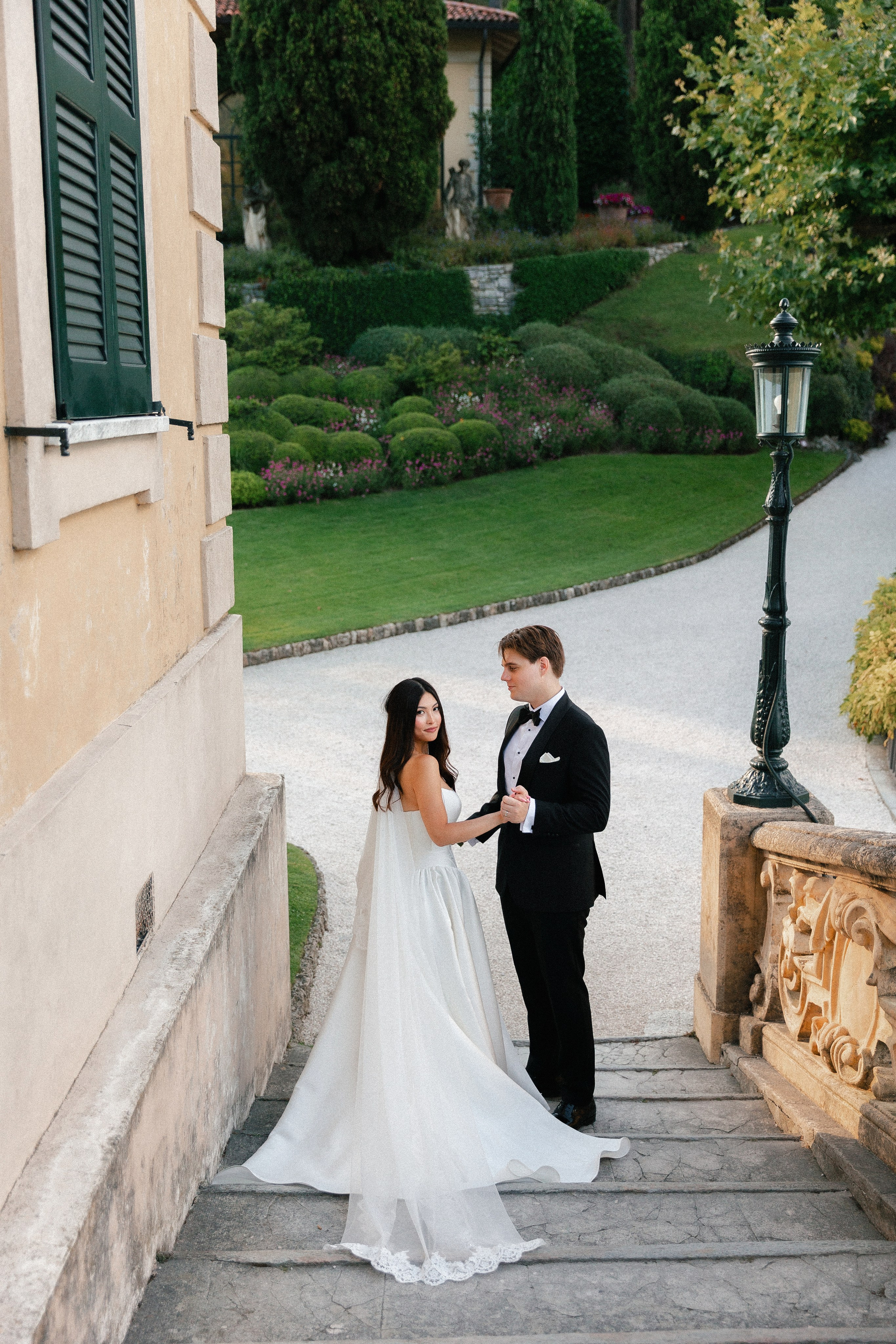 Lily & Zach, Villa del Balbianello. Photographer in Italy Anna Linnik