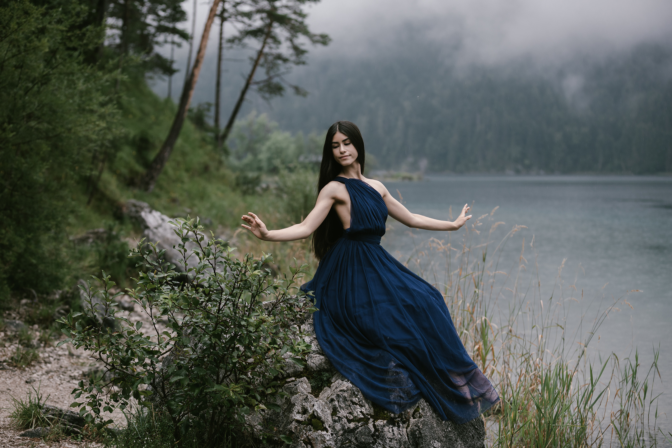 Ballet Portraits at Eibsee in the Rain. Lake Constance & Allgäu Wedding Photographer | Liliana Berkut