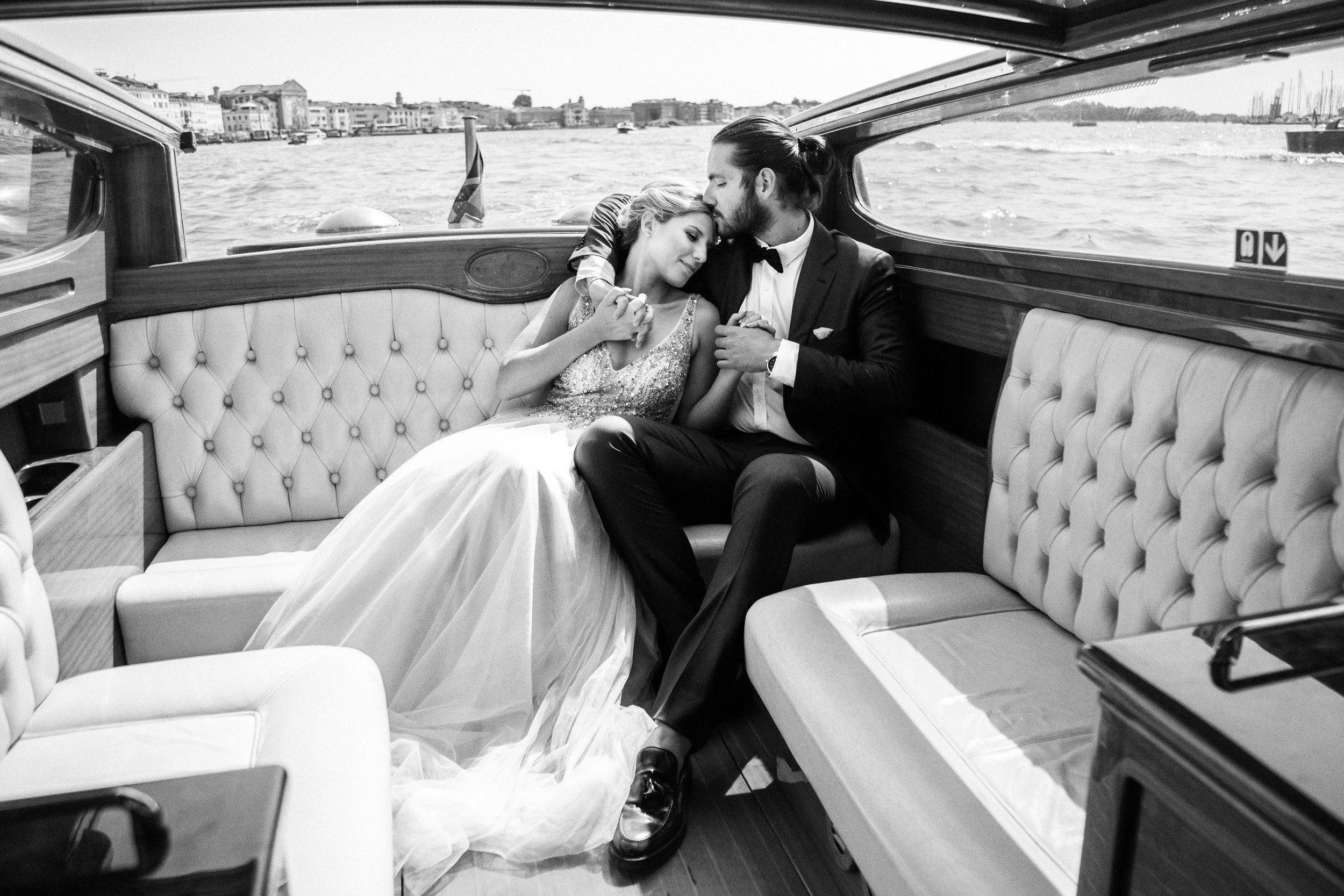 Venice is one of the most amazing and unique city in the world and choosing it for your romantic elope in Italy 