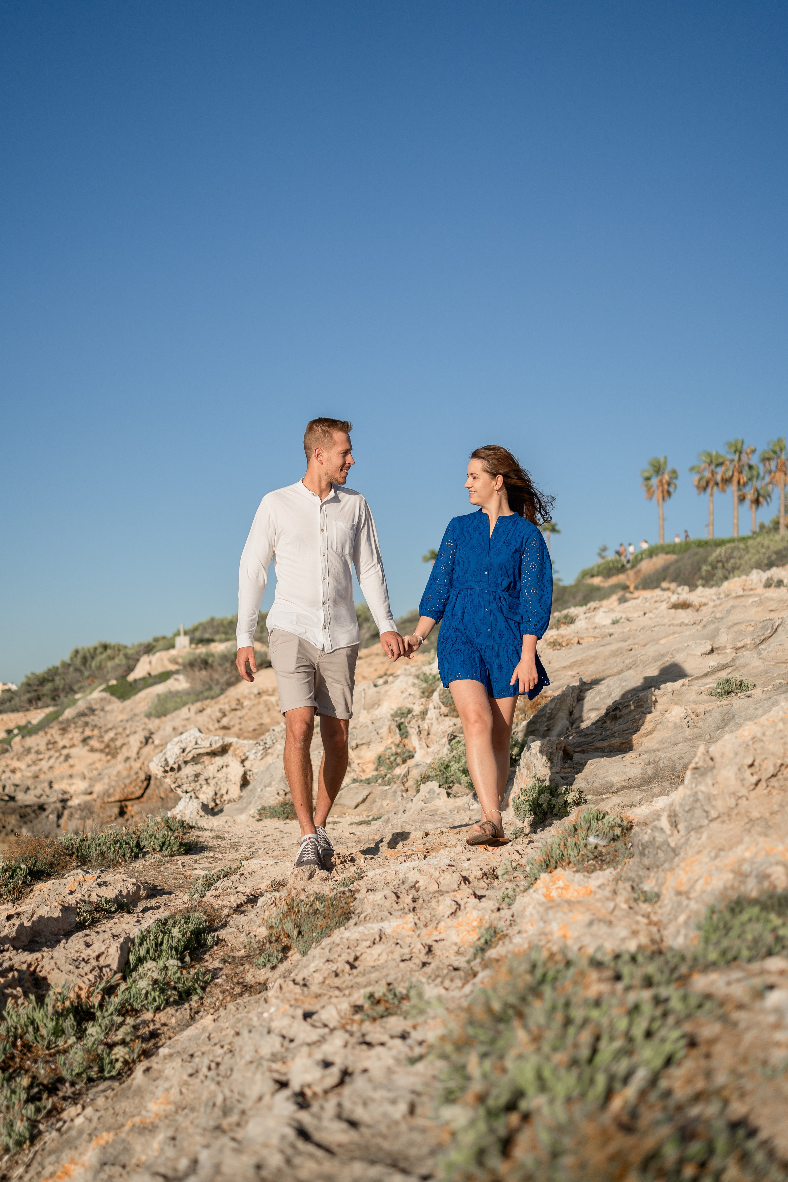 Romantischer Heiratsantrag auf Mallorca – Überraschung am Meer. Deine Fotografin auf Mallorca für Familien und Business