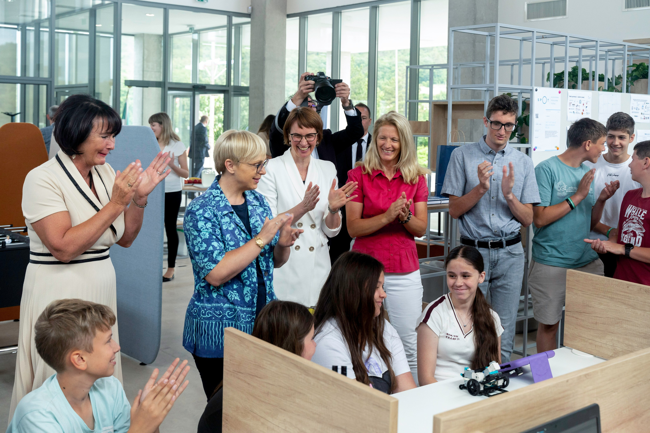 Fotografiranje dogodkov. Fotografinja in videografinja Mariia Bortiakova iz Slovenije: fotografiranje dogodkov, portretov in snemanje videov po vsej Sloveniji