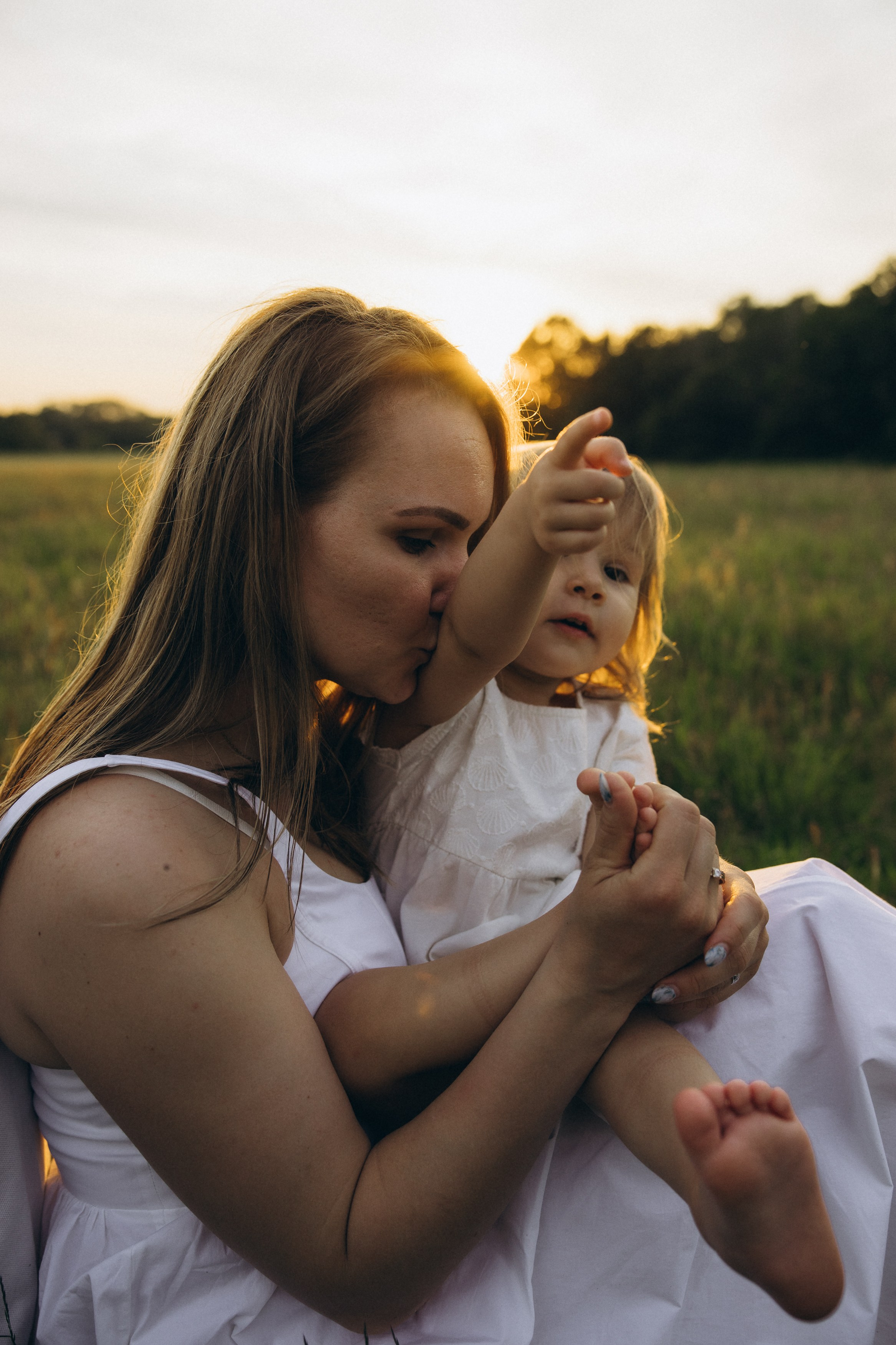 Familienshooting bei Sonnenuntergang. Familien & Hochzeitfotografin Nadja Holzmann