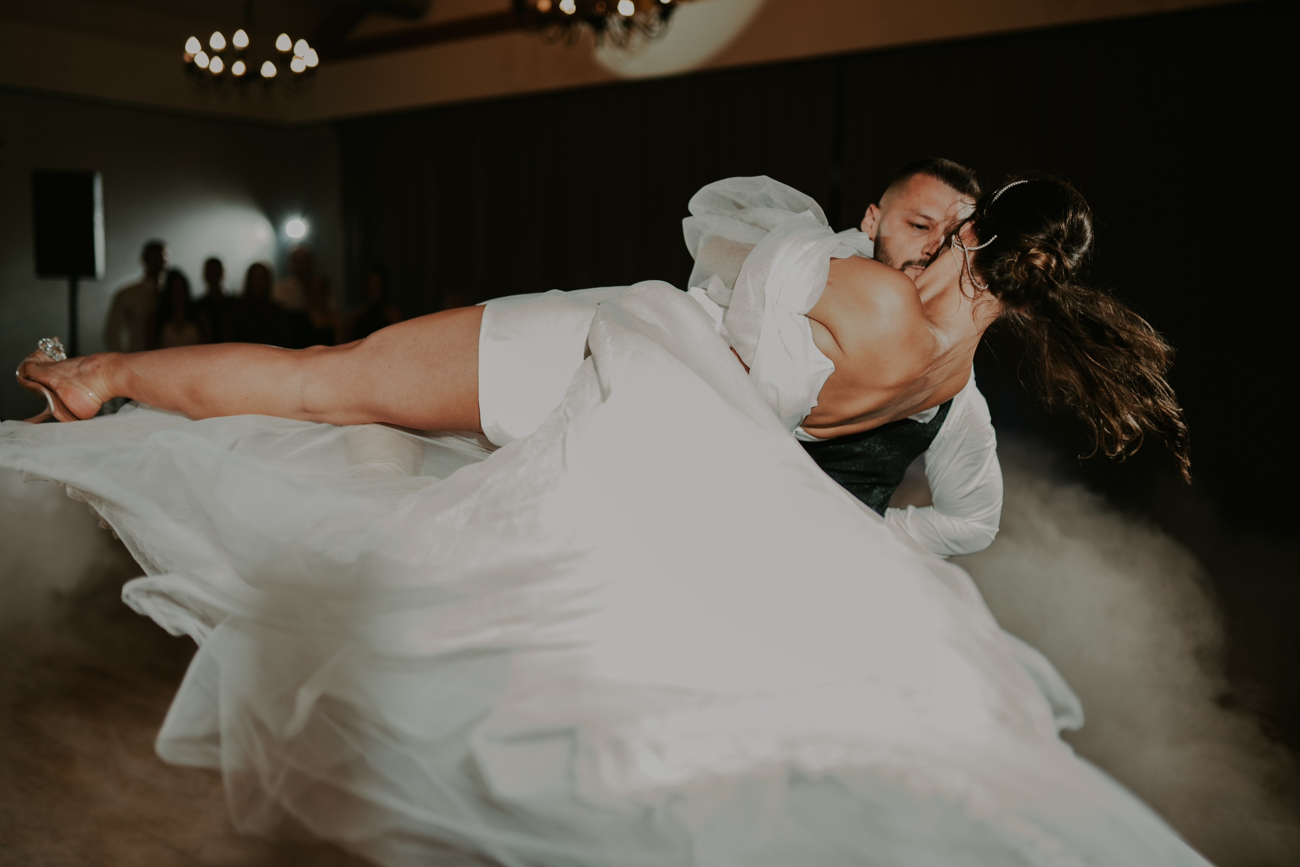 Sala Koralowa w Jaworzu: Opowieść o ślubie Nikoli i Kacpra. Karkowskafoto - fotografia miłości