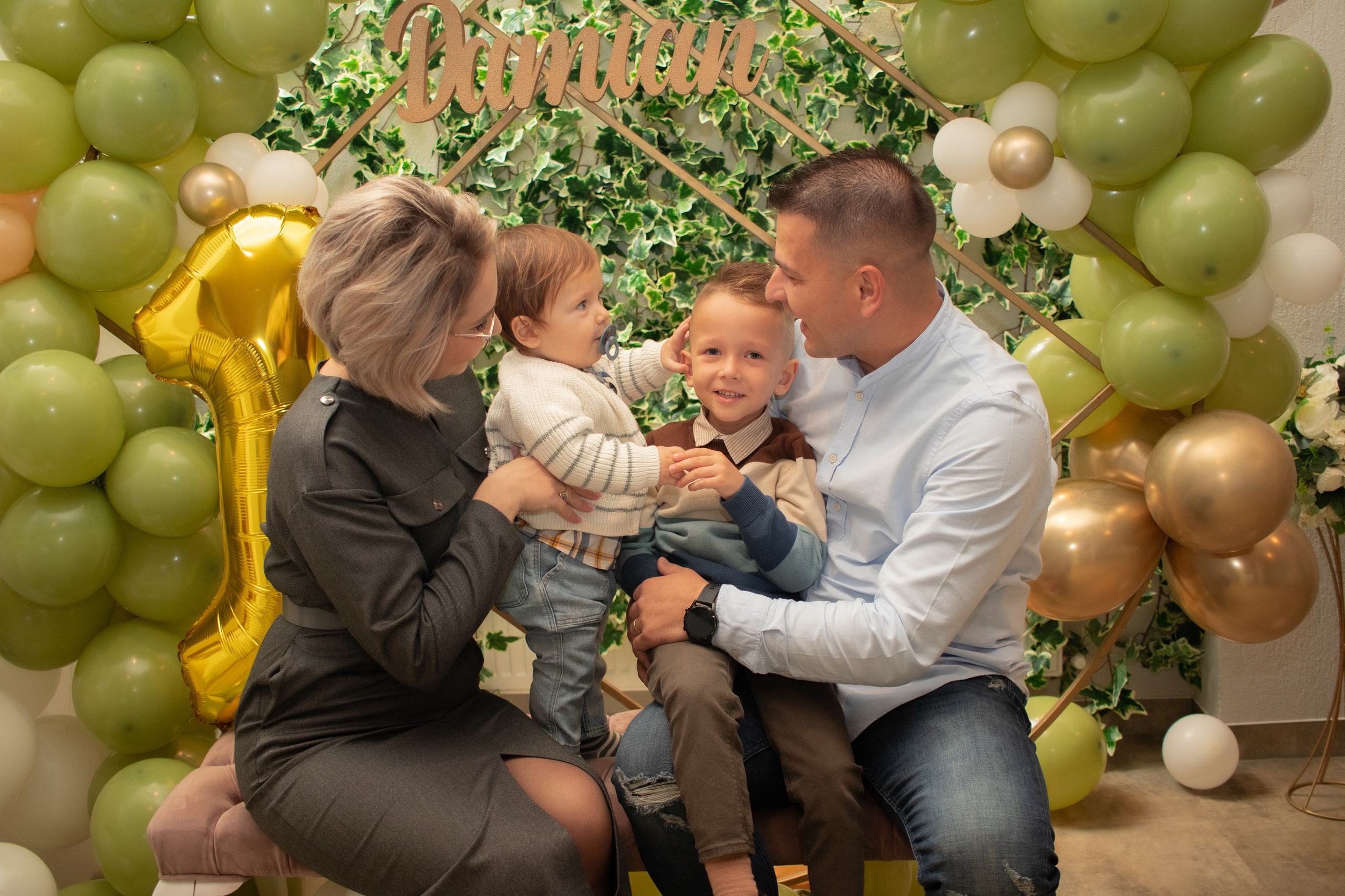 Damian- un an. Fotograf si videograf — evenimente si studio