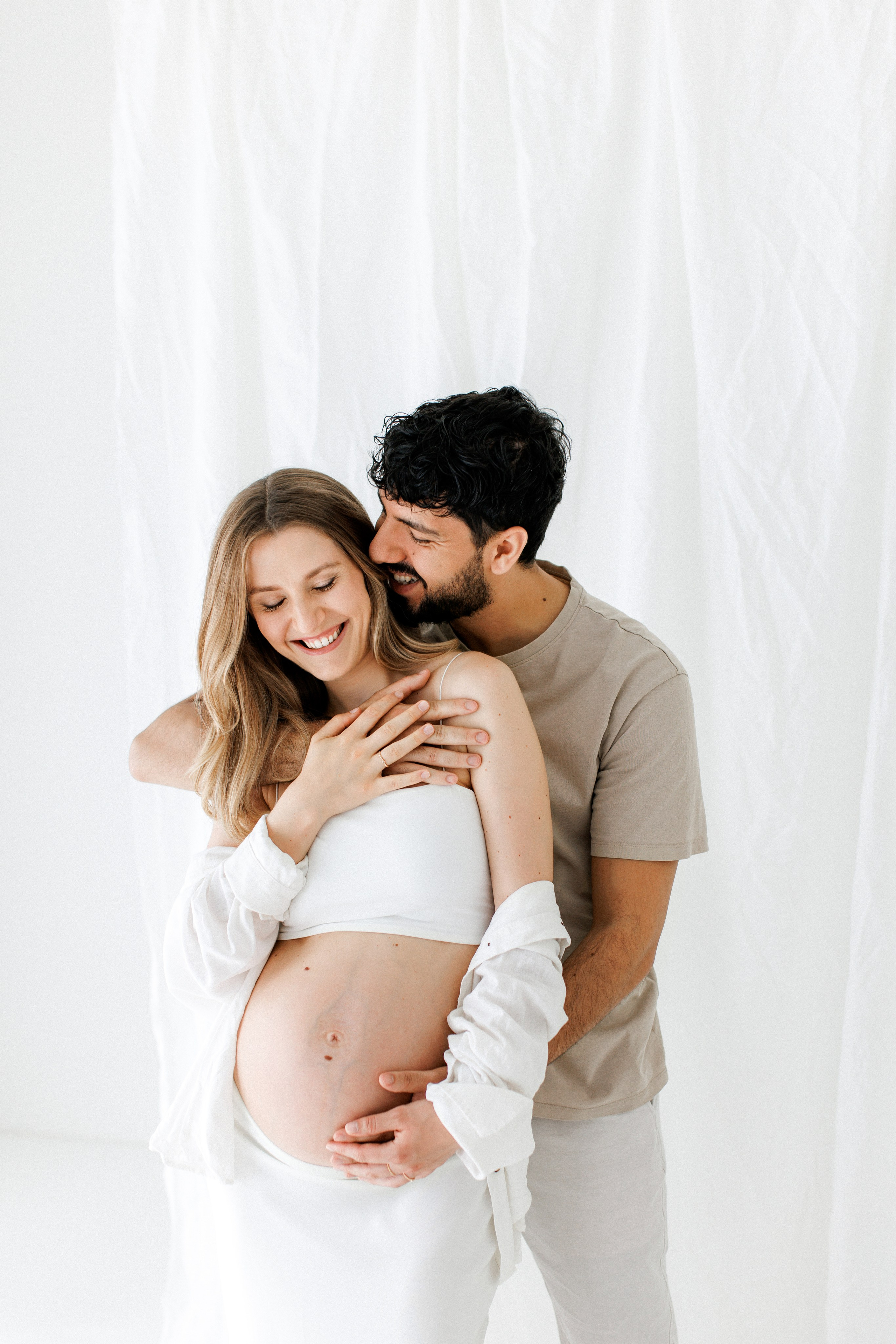 Schwangerschaftsfotografie in der Schweiz — Natürliche & lebendige Babybauchfotos in Zürich & Uster. Wedding and Family Photographer Switzerland and Italy. Valeria Diaz