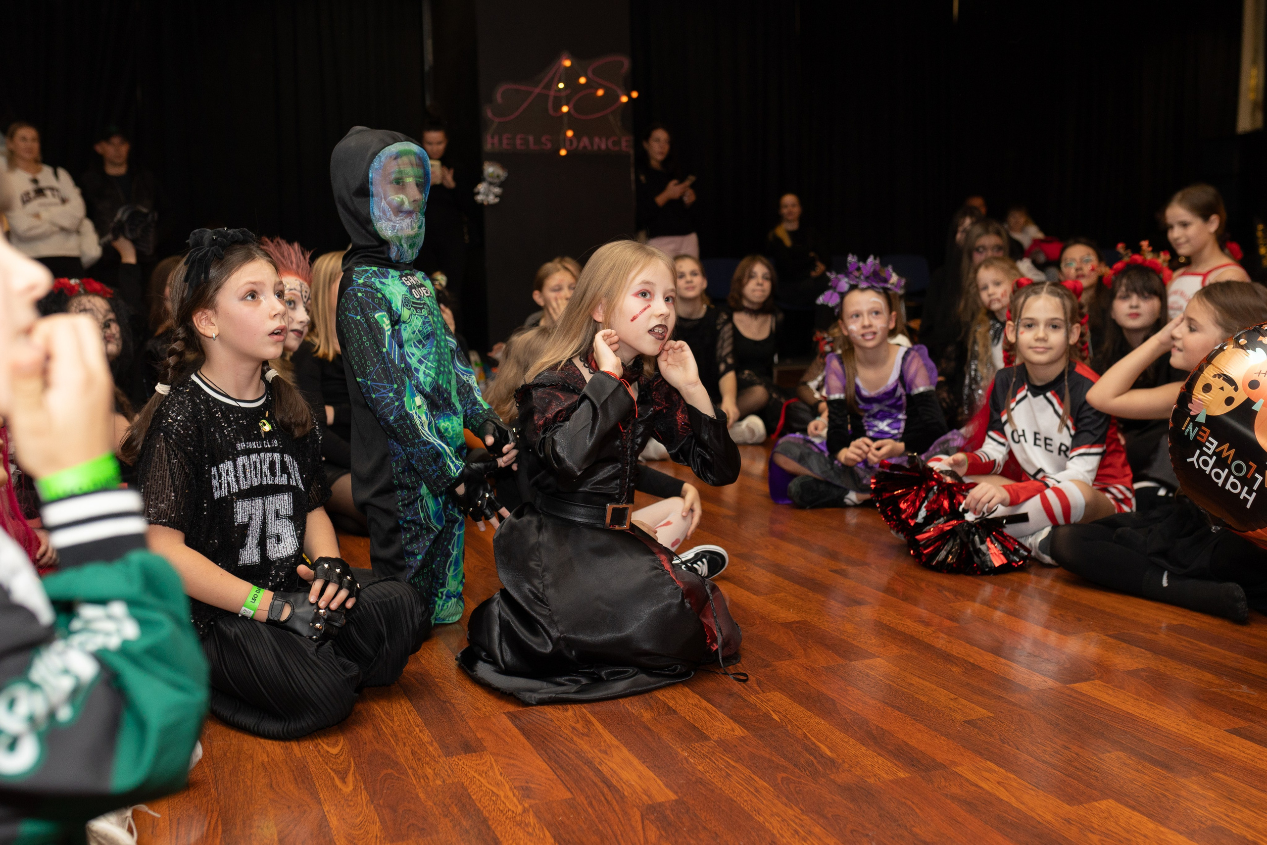 Leo dance studio Helloween 2025. Семейный и детский фотограф в Варшаве Мила Бобровская