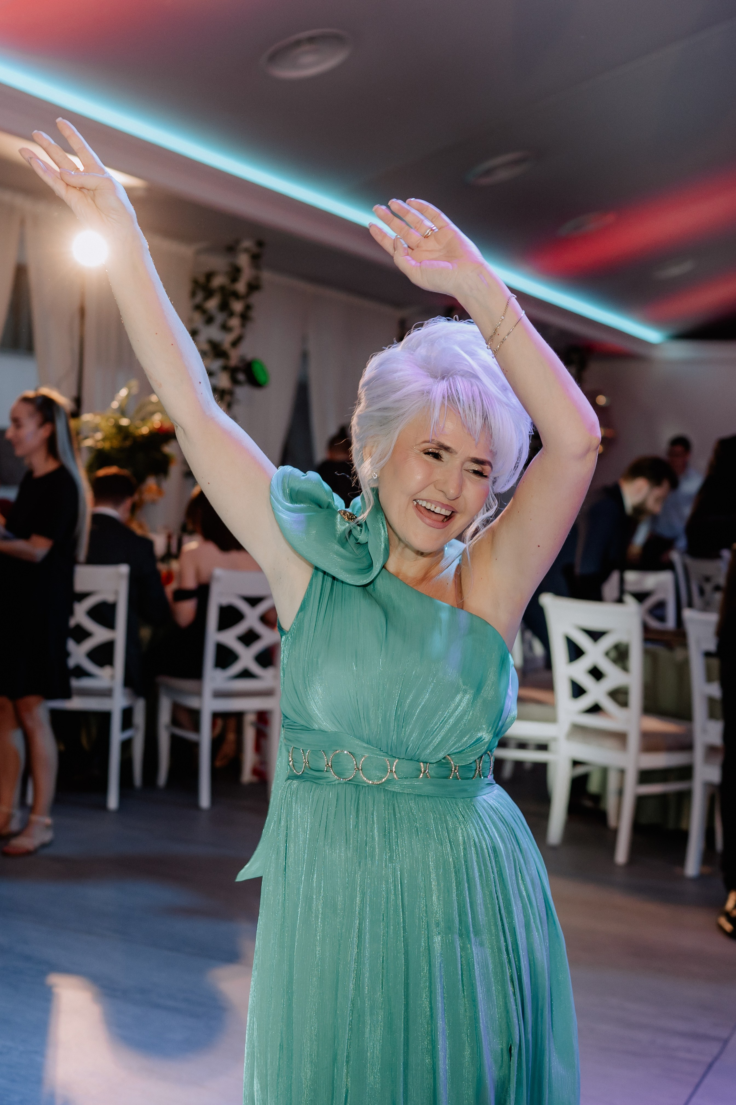 Cununie civila in aer liber , artificii de zi colorate , decor nunta , nunta la Hotel Traian. Proud Vision Weddings | Wedding Photography & Film — Servicii profesionale Foto Video Nunta Iasi