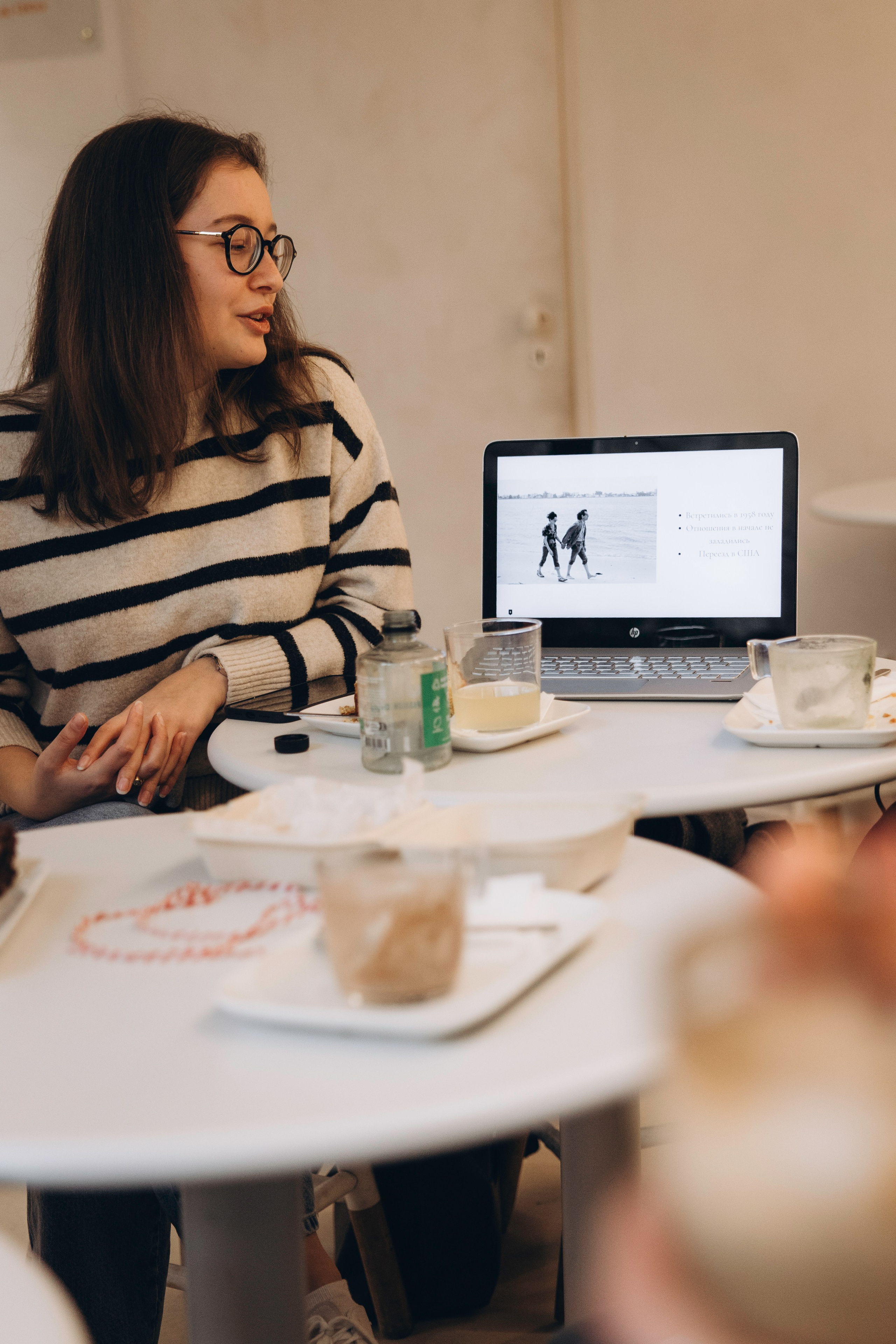 Event photo session for Art brunch Toulouse. Eugenie Smirnova — wedding, corporate and lifestyle photographer in Toulouse and Southwest France