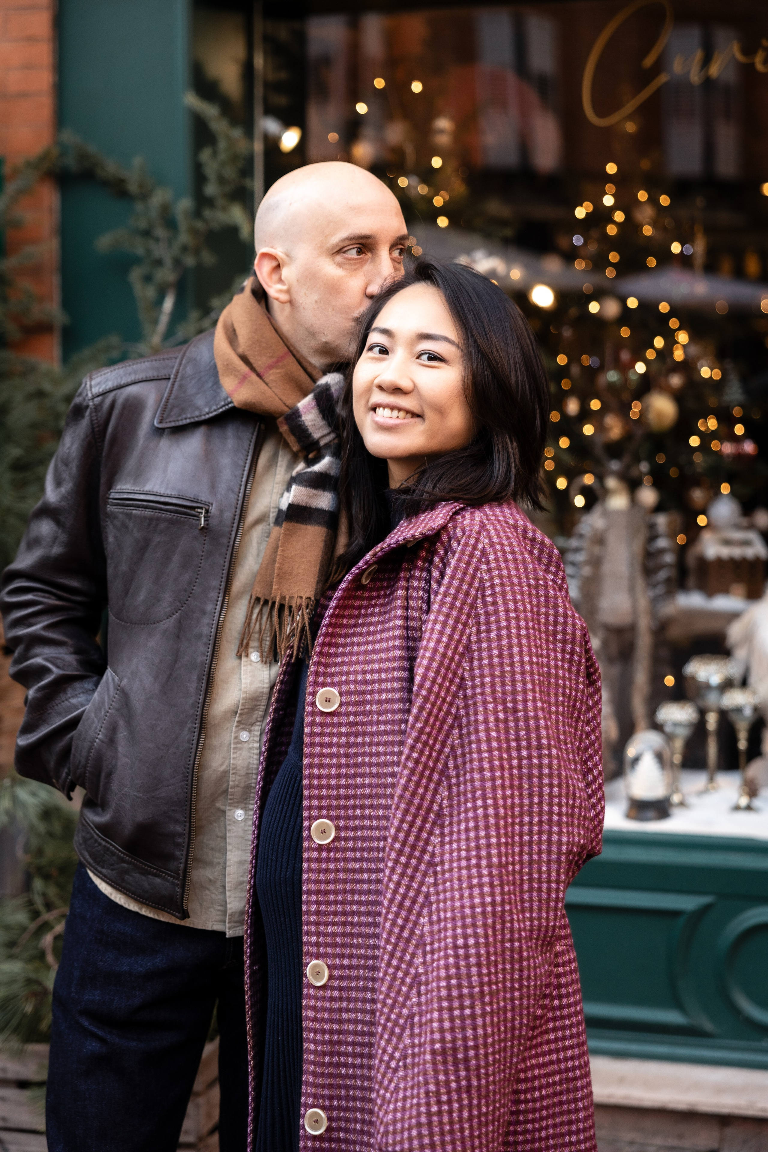 Christmas maternity photo session in Toulouse. Eugenie Smirnova — wedding, corporate and lifestyle photographer in Toulouse and Southwest France