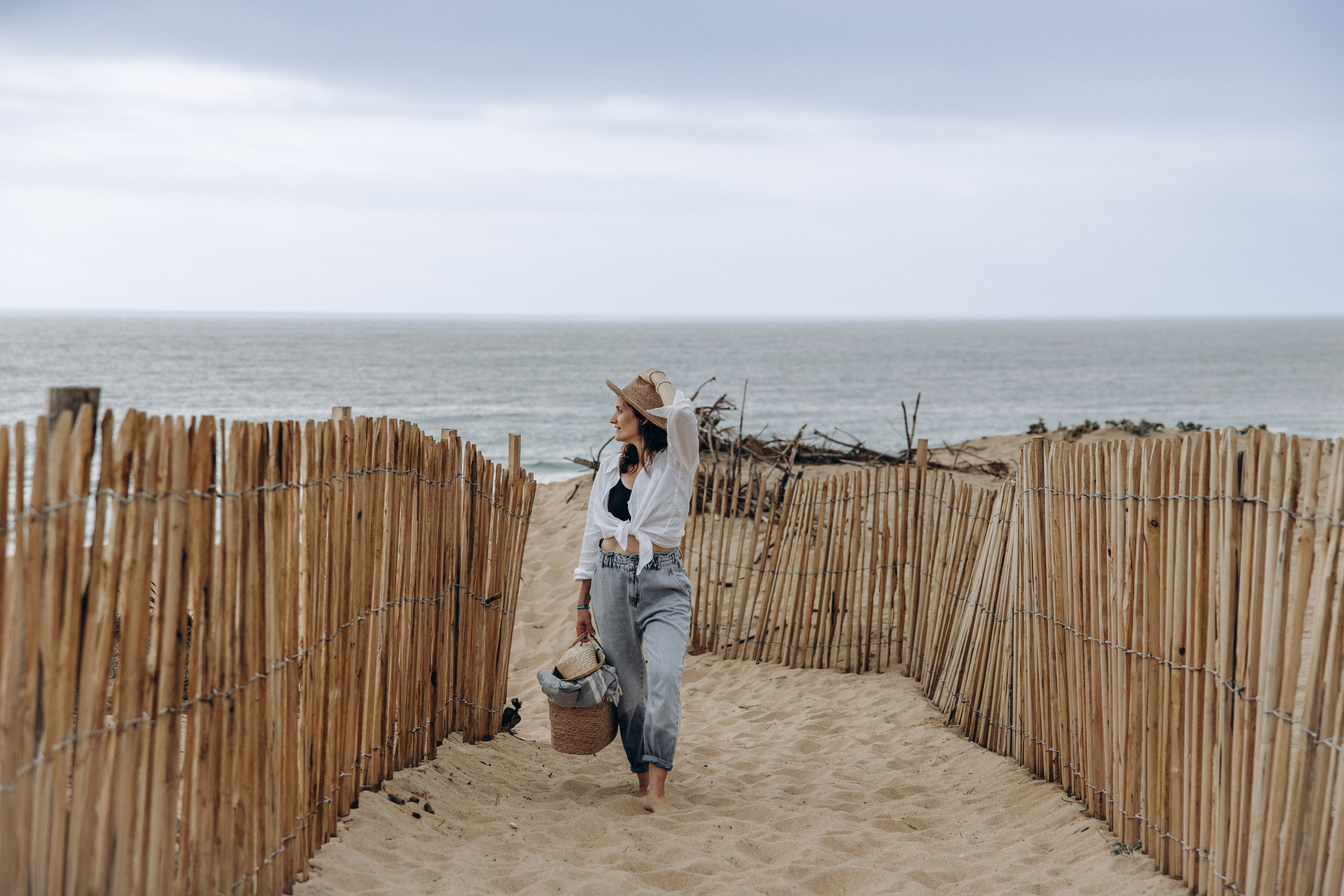 Family photoshoot by the ocean. Labenne Ocean Beach 2024. Eugenie Smirnova — wedding, corporate and lifestyle photographer in Toulouse and Southwest France