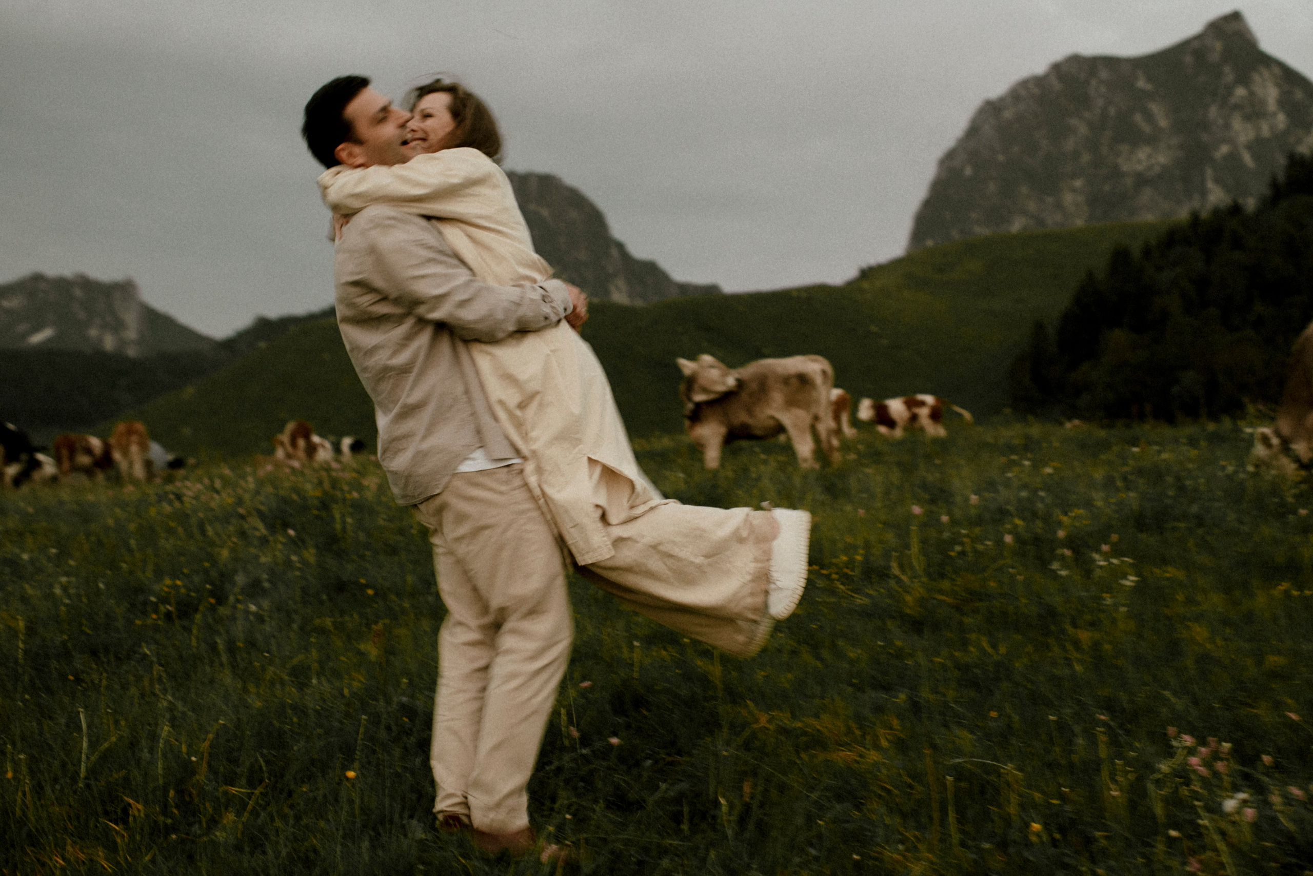 Polina Sobol — family & documentary photographer in Bern. Outdoor & urban photo sessions for families, kids and couples