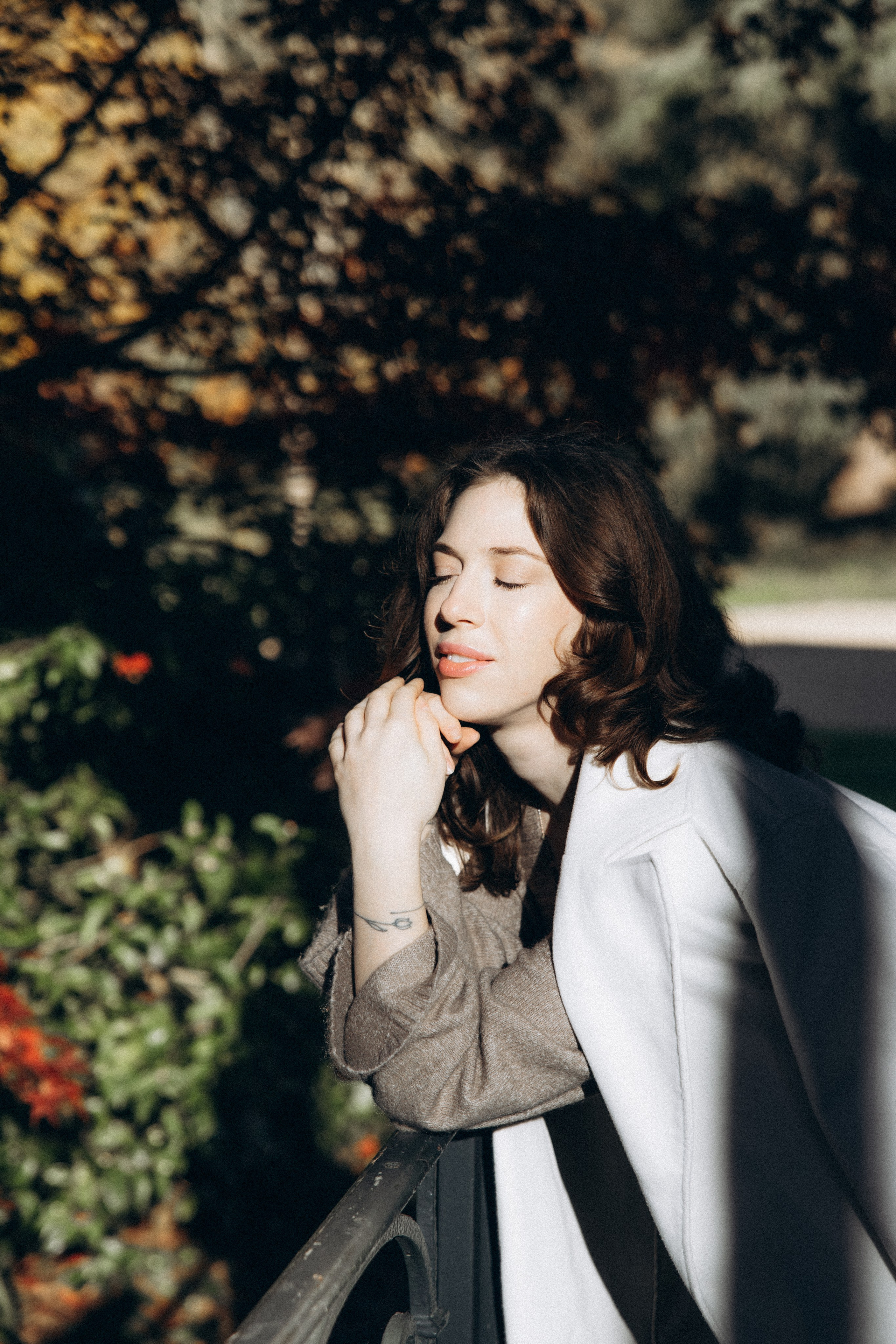 Autumn photoshoot for Elizaveta in Toulouse. Eugenie Smirnova — wedding, corporate and lifestyle photographer in Toulouse and Southwest France