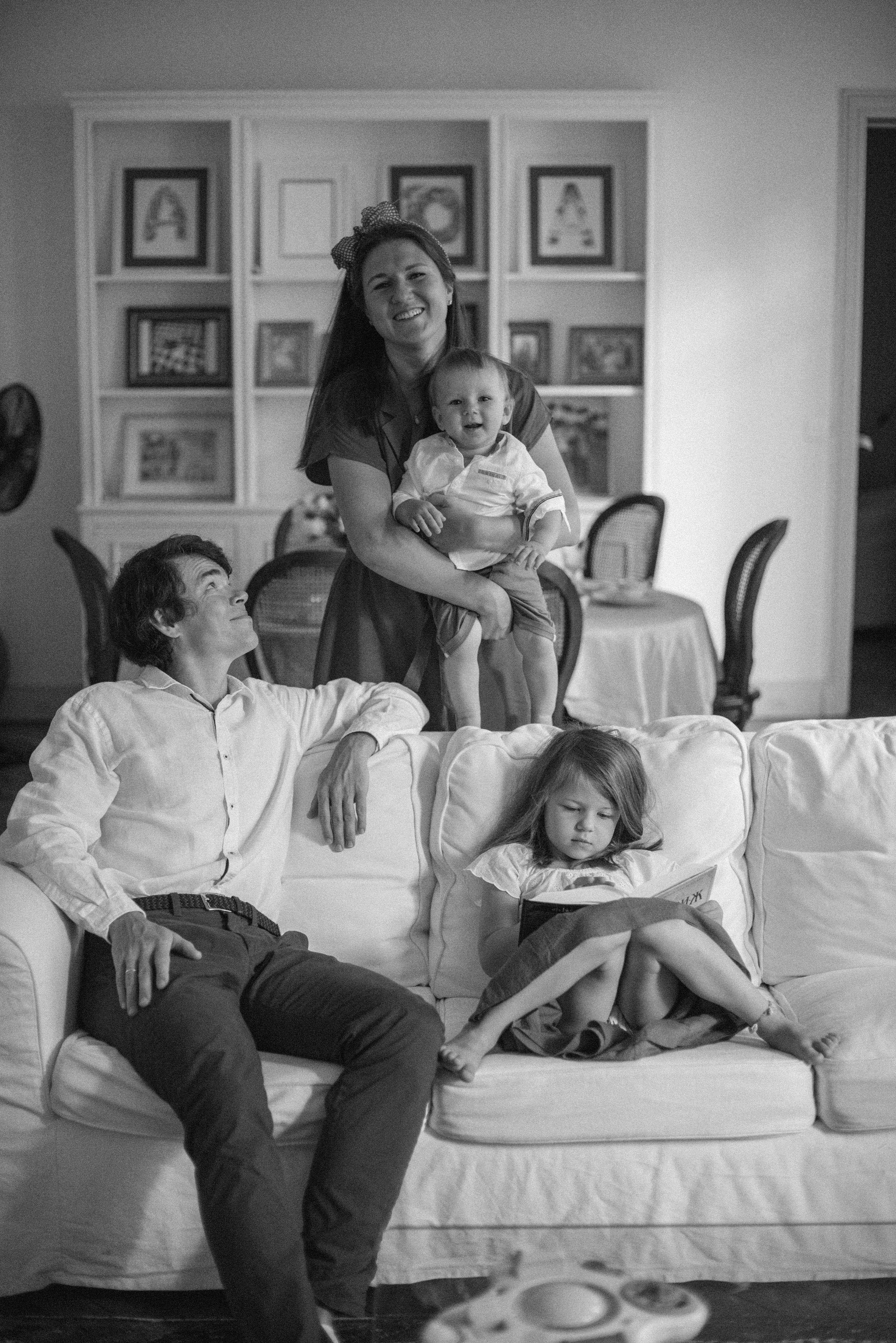 Elegant family moments by the Eiffel tower. Ksenia Marchand/ Lifestyle photographer in Paris