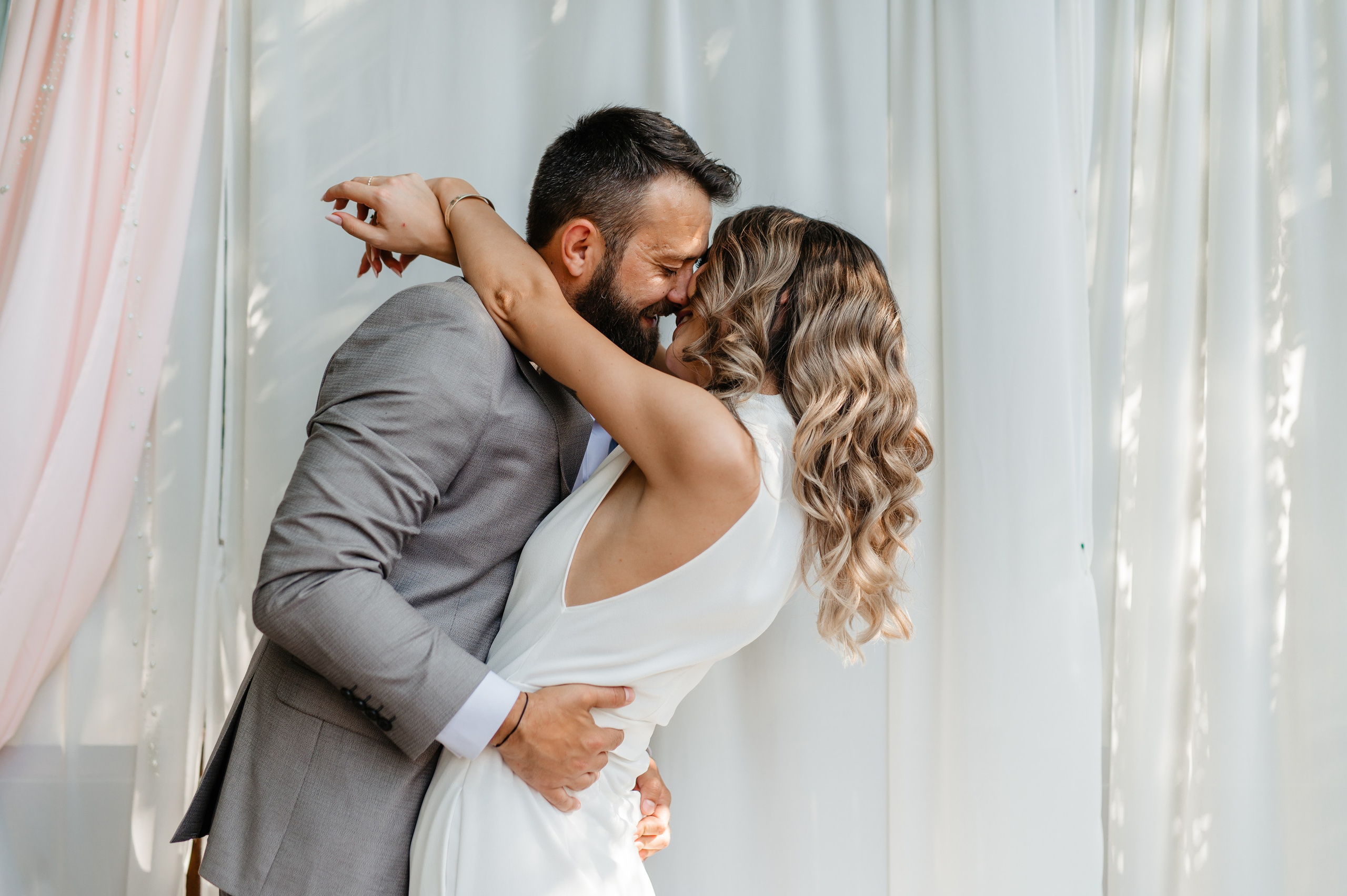 Cununie civila in aer liber si sedinta foto de cuplu. Proud Vision Weddings | Wedding Photography & Film — Servicii profesionale Foto Video Nunta Iasi