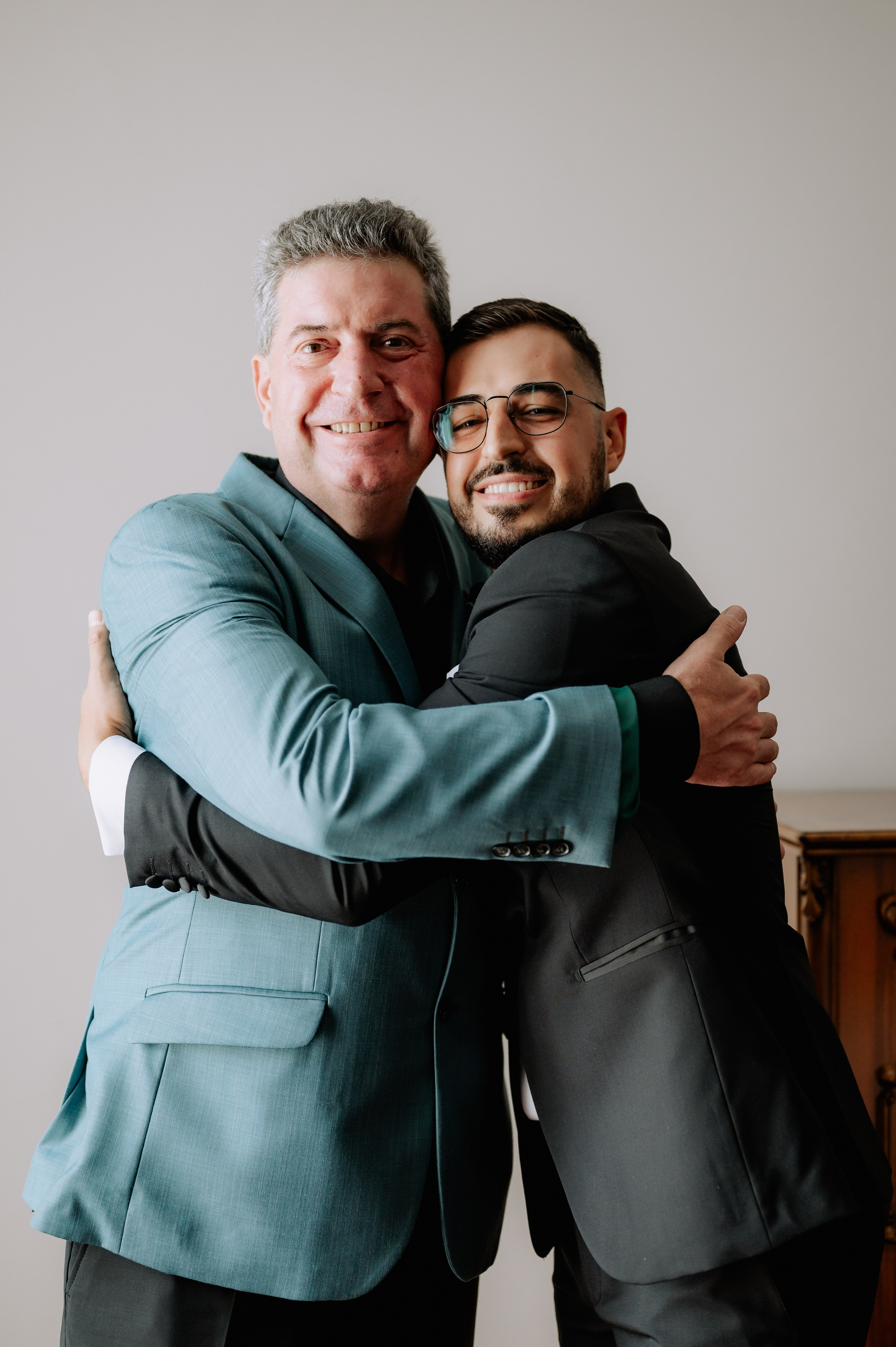 Cununie civila in aer liber , artificii de zi colorate , decor nunta , nunta la Hotel Traian. Proud Vision Weddings | Wedding Photography & Film — Servicii profesionale Foto Video Nunta Iasi