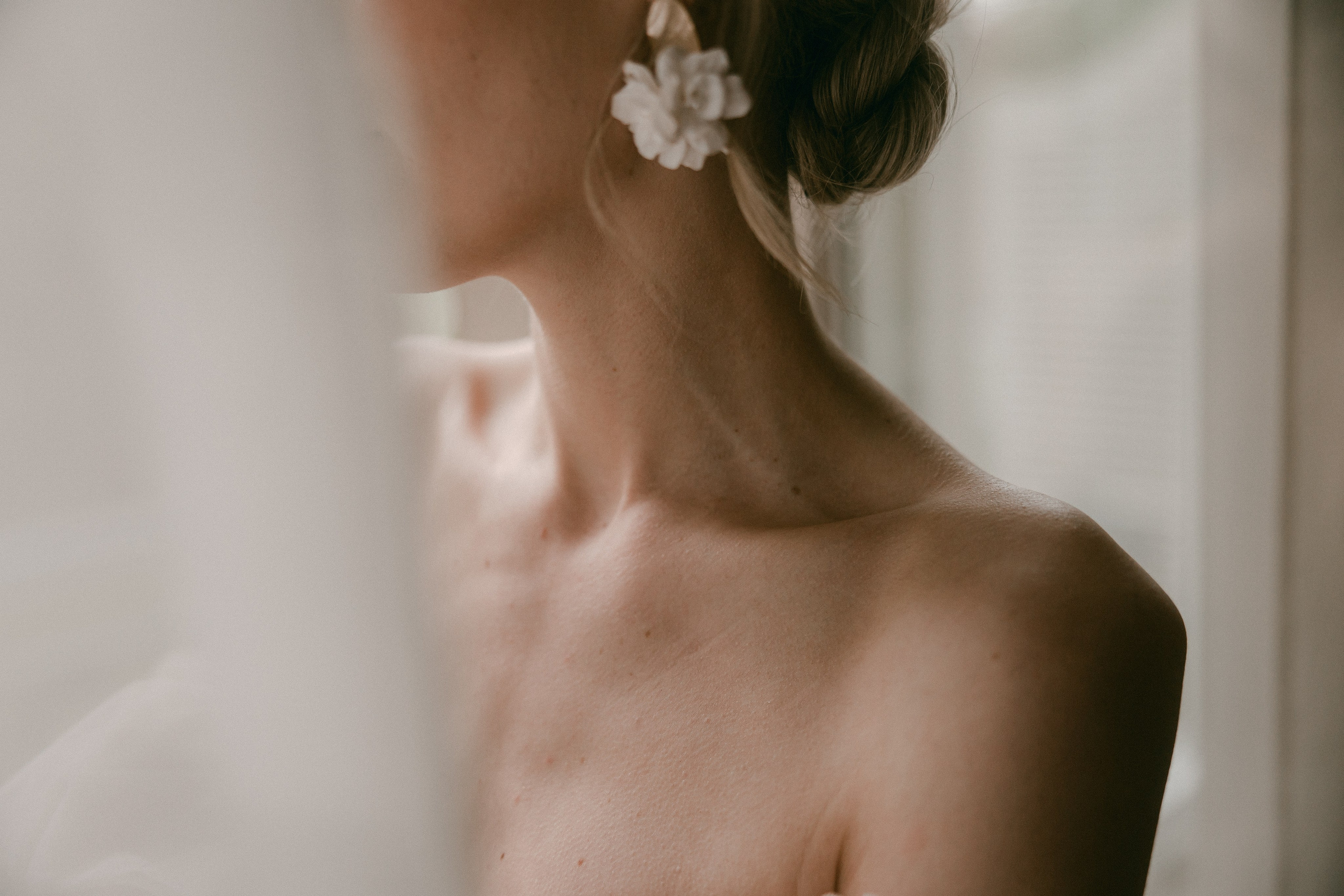 Sarah/ getting ready. Wedding and Family Photographer Switzerland and Italy. Valeria Diaz