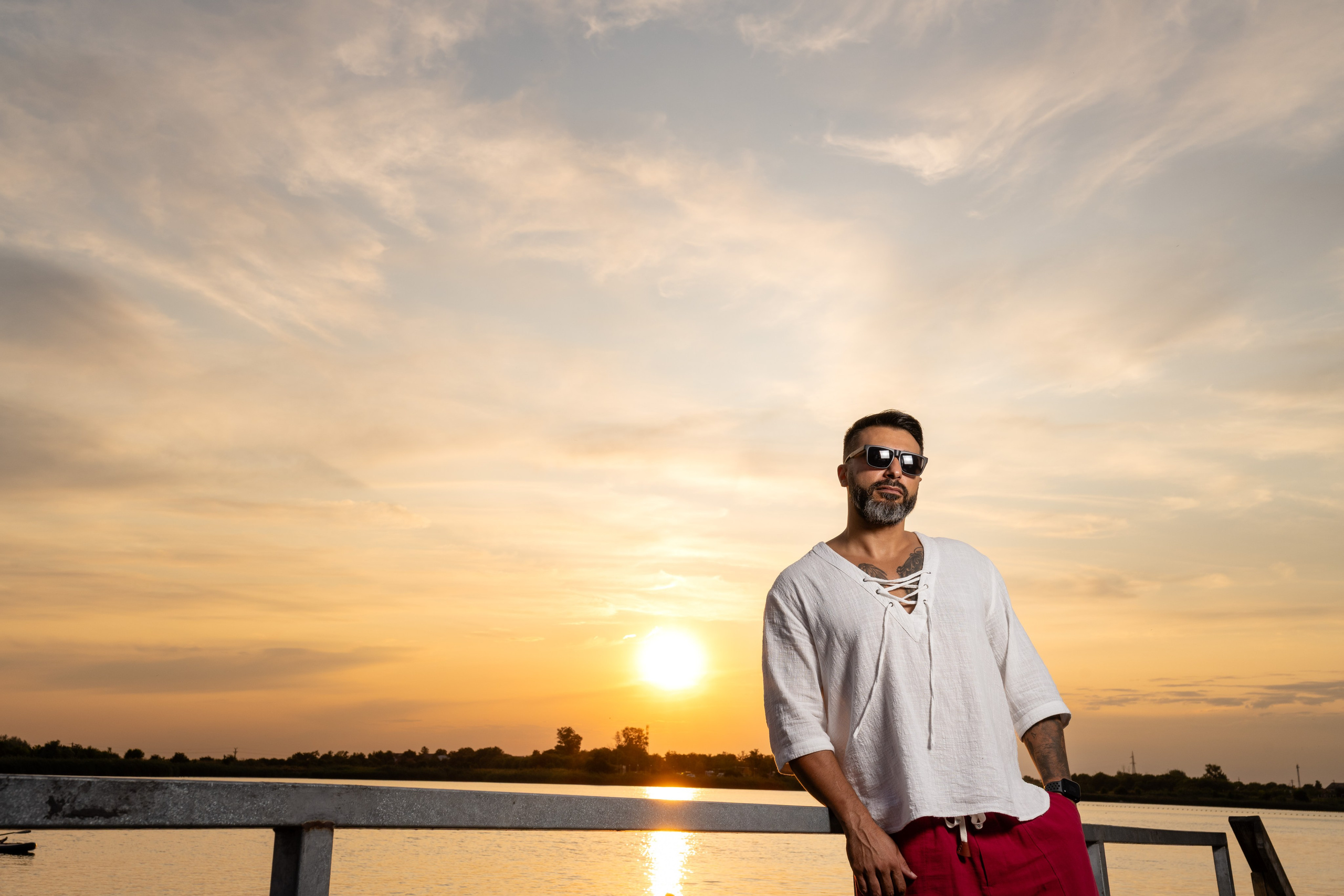 portret barbat la apus - fotograf Slobozia