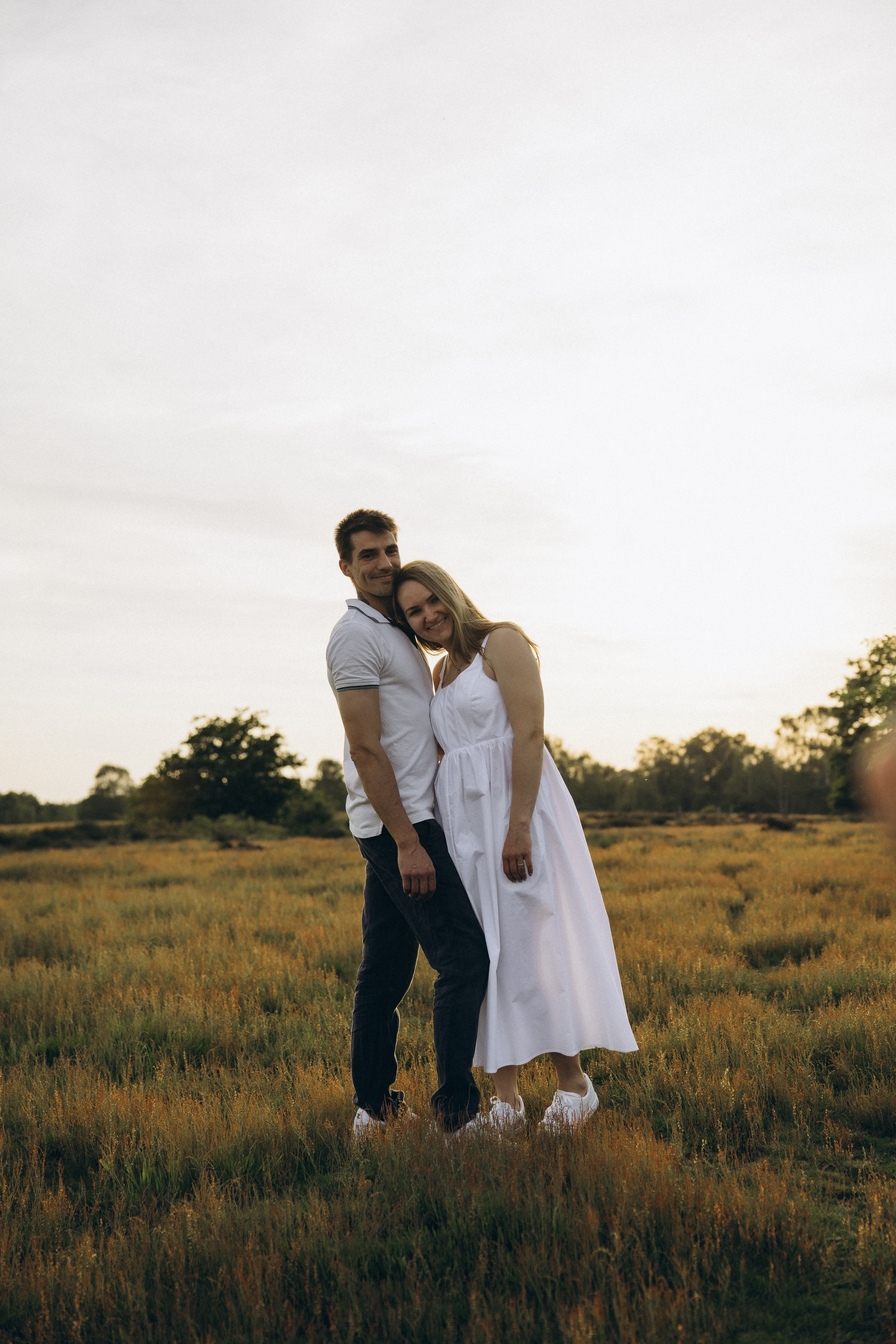 Familienshooting bei Sonnenuntergang. Familien & Hochzeitfotografin Nadja Holzmann