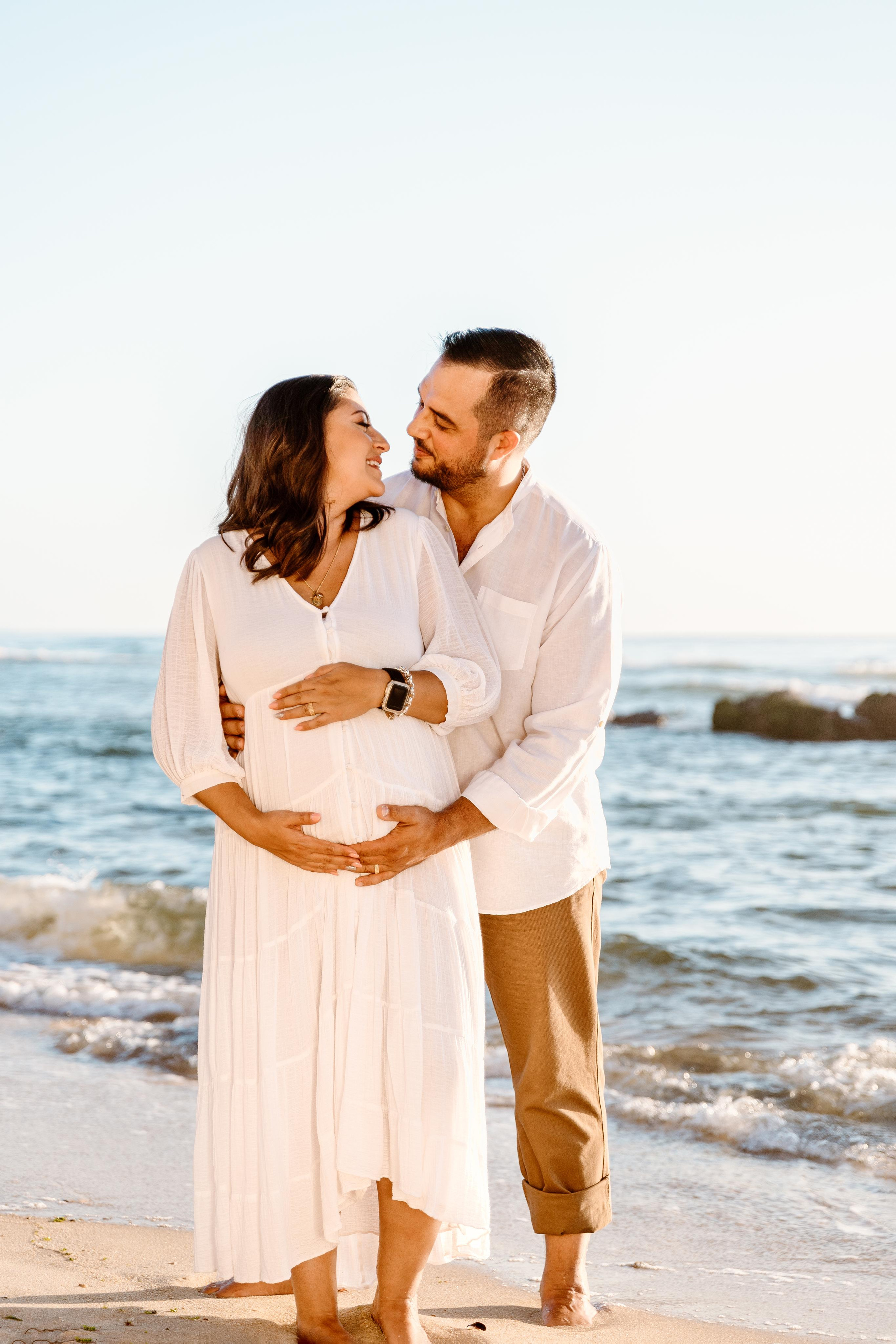 Sessão Maternidade na Praia de Paredes da Vitória. Luxury Wedding Photography & Cinematic Films | Portugal & Destination Weddings | Ricardo & Mary Pictures