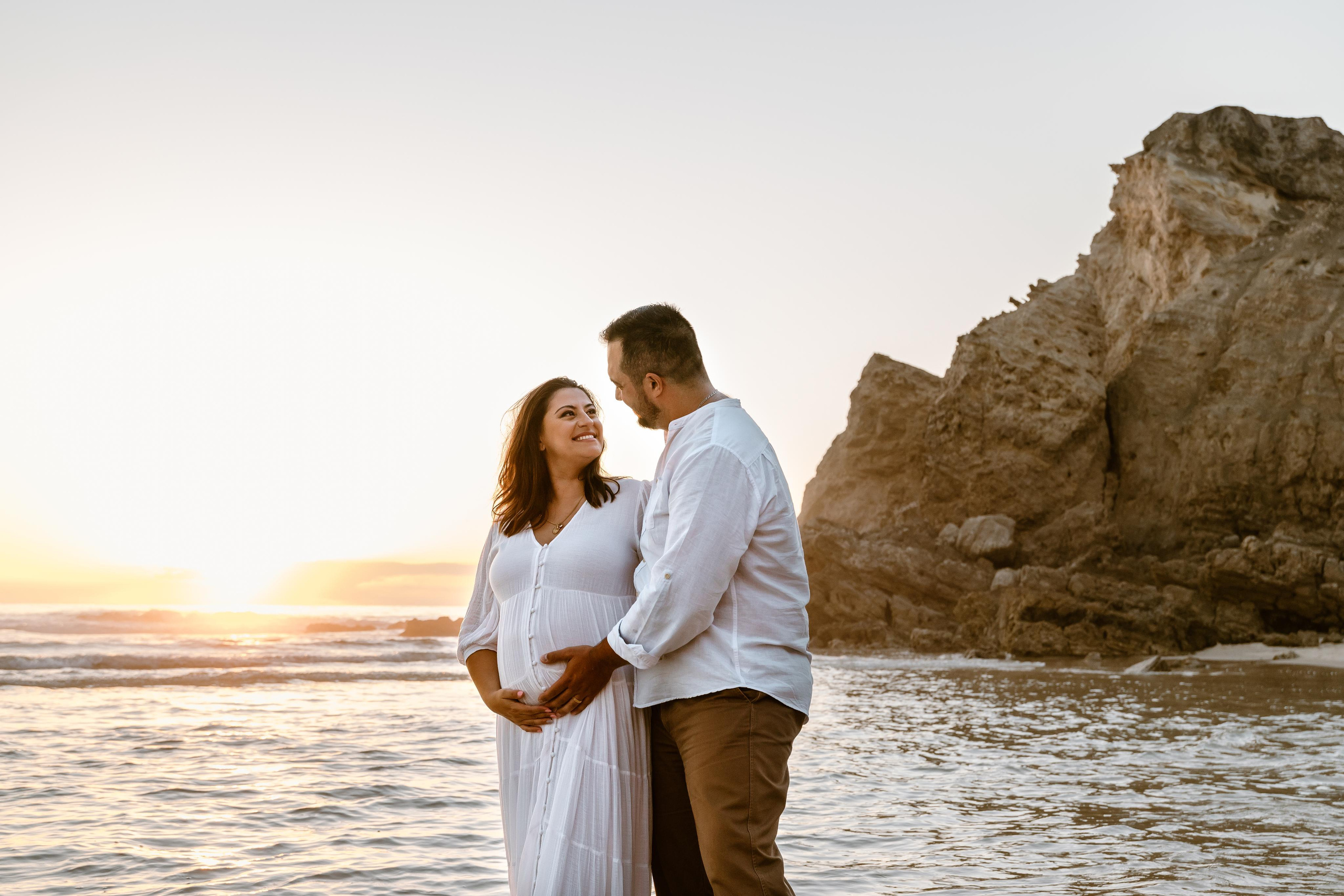 Sessão Maternidade na Praia de Paredes da Vitória. Luxury Wedding Photography & Cinematic Films | Portugal & Destination Weddings | Ricardo & Mary Pictures