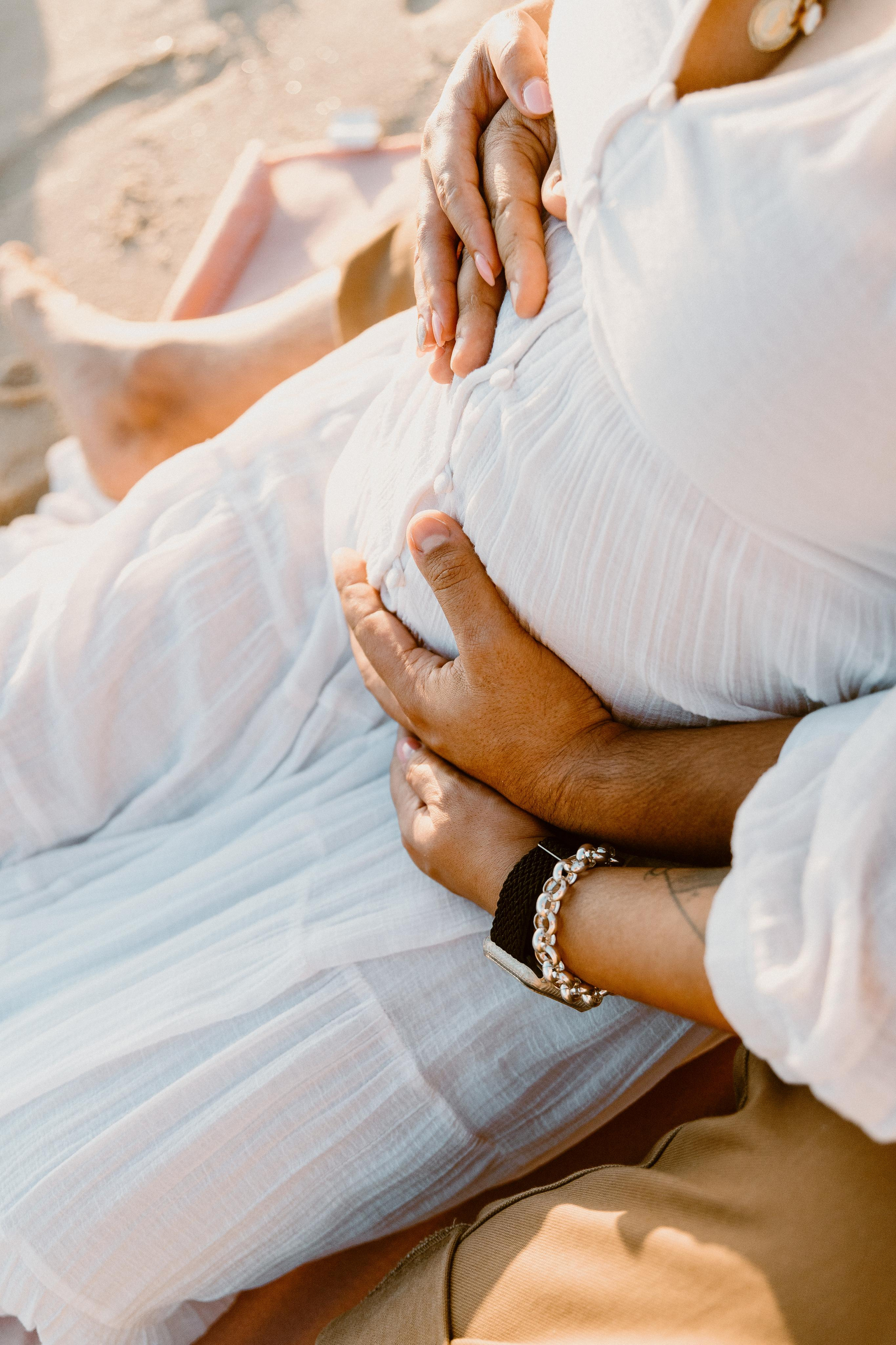 Sessão Maternidade na Praia de Paredes da Vitória. Luxury Wedding Photography & Cinematic Films | Portugal & Destination Weddings | Ricardo & Mary Pictures