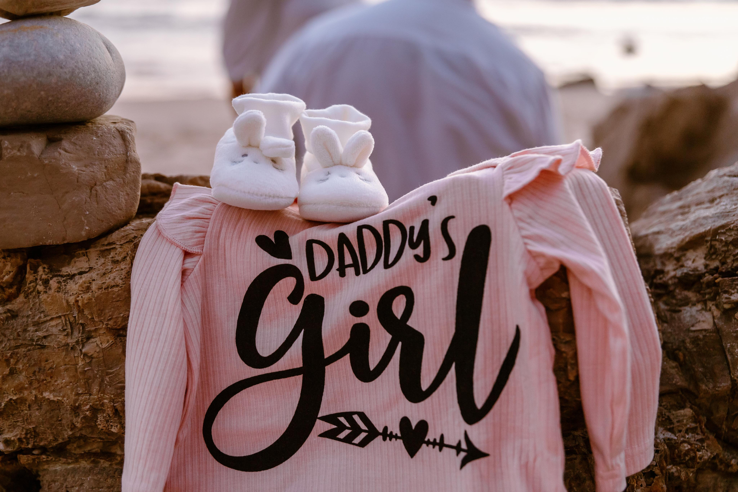 Sessão Maternidade na Praia de Paredes da Vitória. Luxury Wedding Photography & Cinematic Films | Portugal & Destination Weddings | Ricardo & Mary Pictures