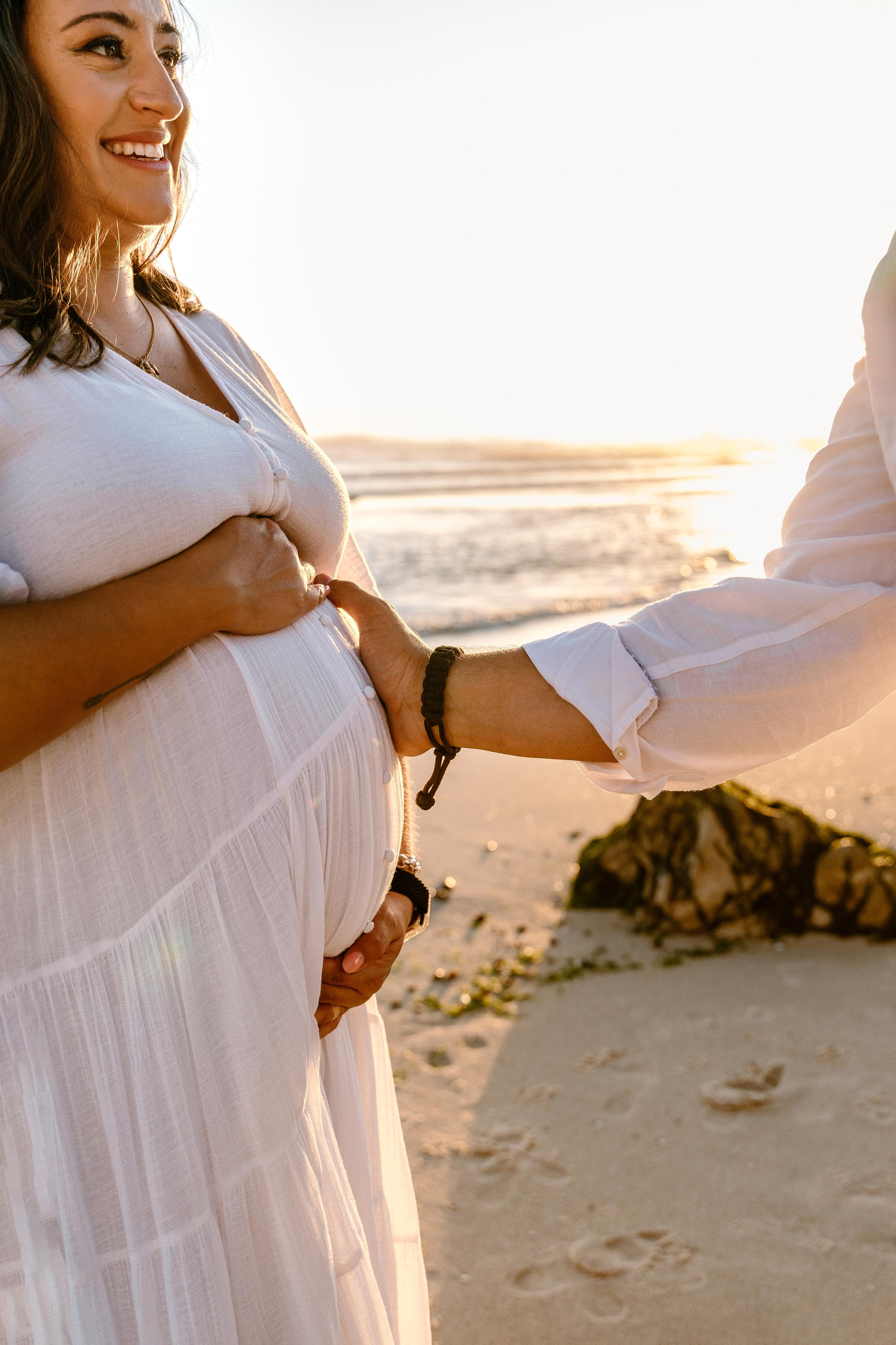 Sessão Maternidade na Praia de Paredes da Vitória. Luxury Wedding Photography & Cinematic Films | Portugal & Destination Weddings | Ricardo & Mary Pictures