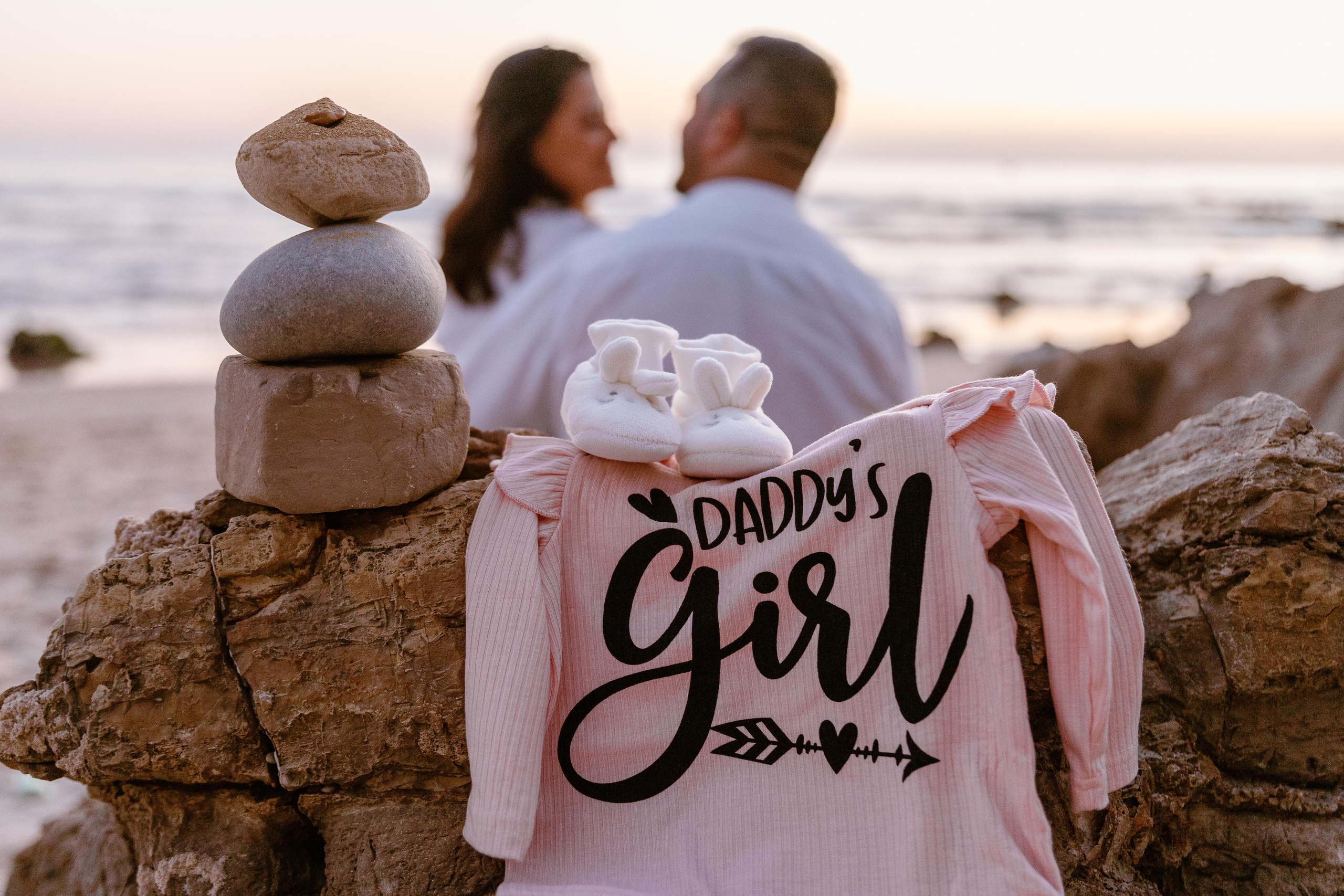 Sessão Maternidade na Praia de Paredes da Vitória. Luxury Wedding Photography & Cinematic Films | Portugal & Destination Weddings | Ricardo & Mary Pictures