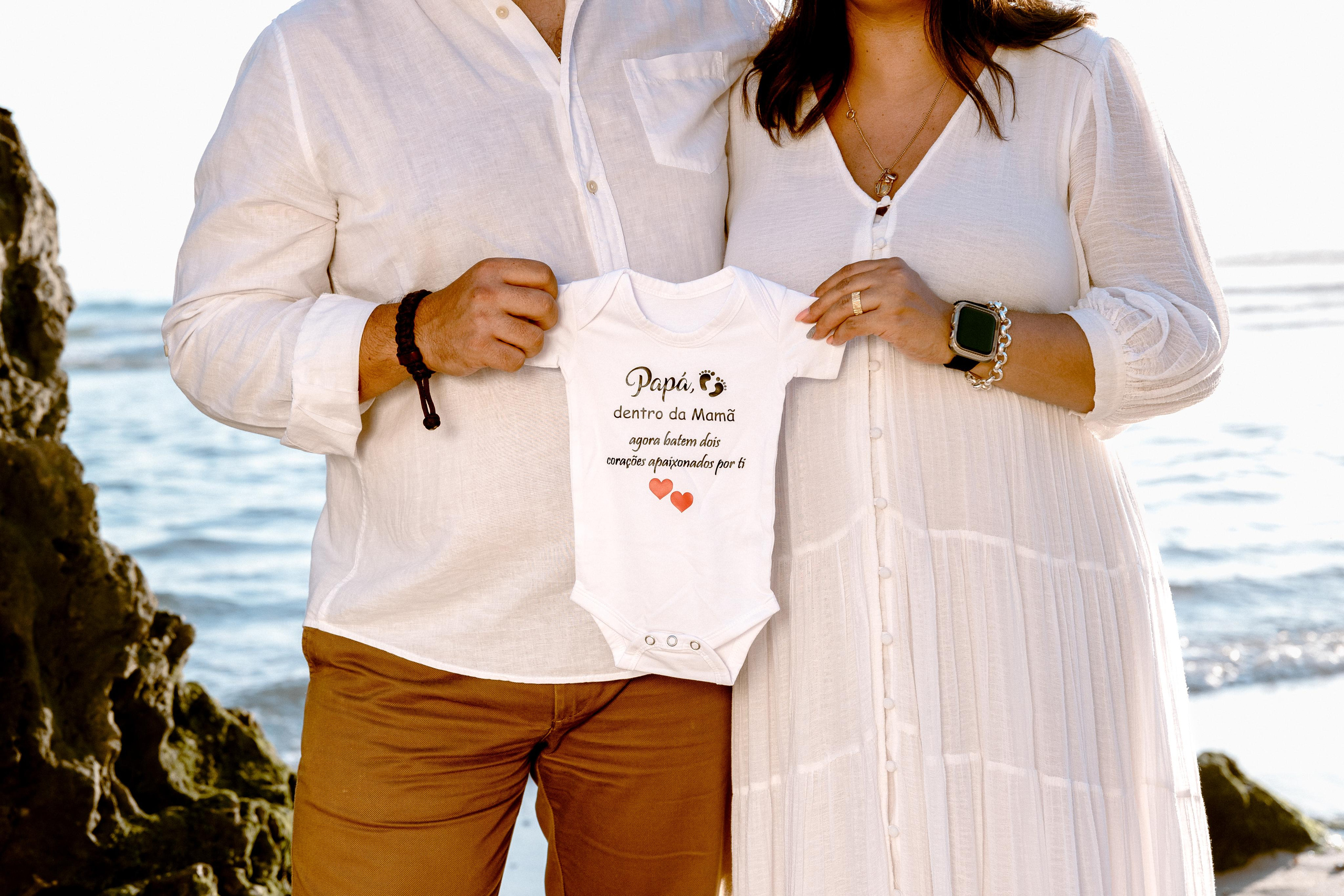 Sessão Maternidade na Praia de Paredes da Vitória. Luxury Wedding Photography & Cinematic Films | Portugal & Destination Weddings | Ricardo & Mary Pictures